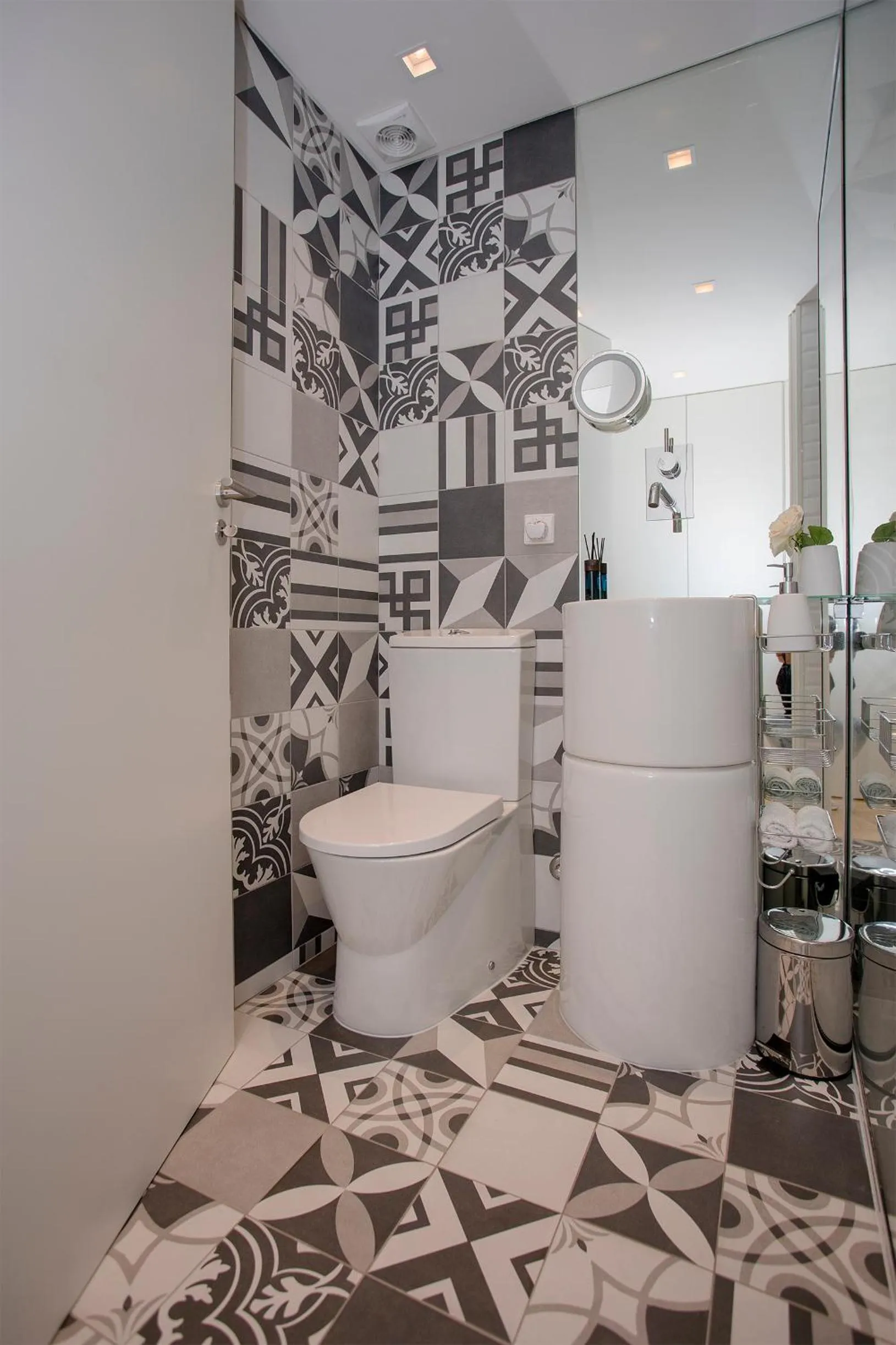 Shower in Liiiving in Porto - Cozy & Chic Downtown