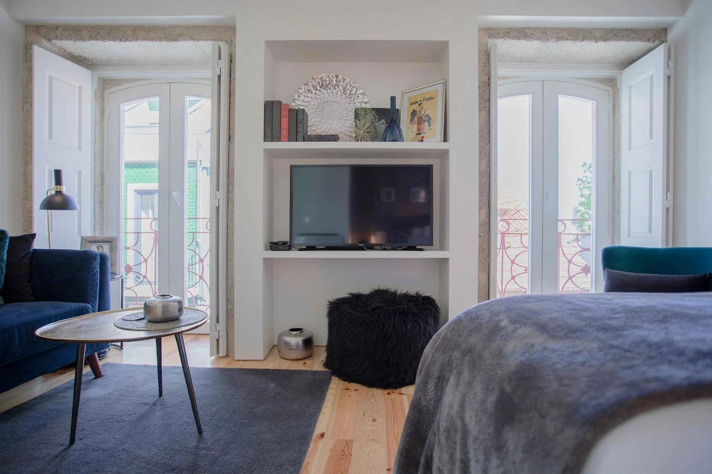 TV and multimedia, Bed in Liiiving in Porto - Cozy & Chic Downtown