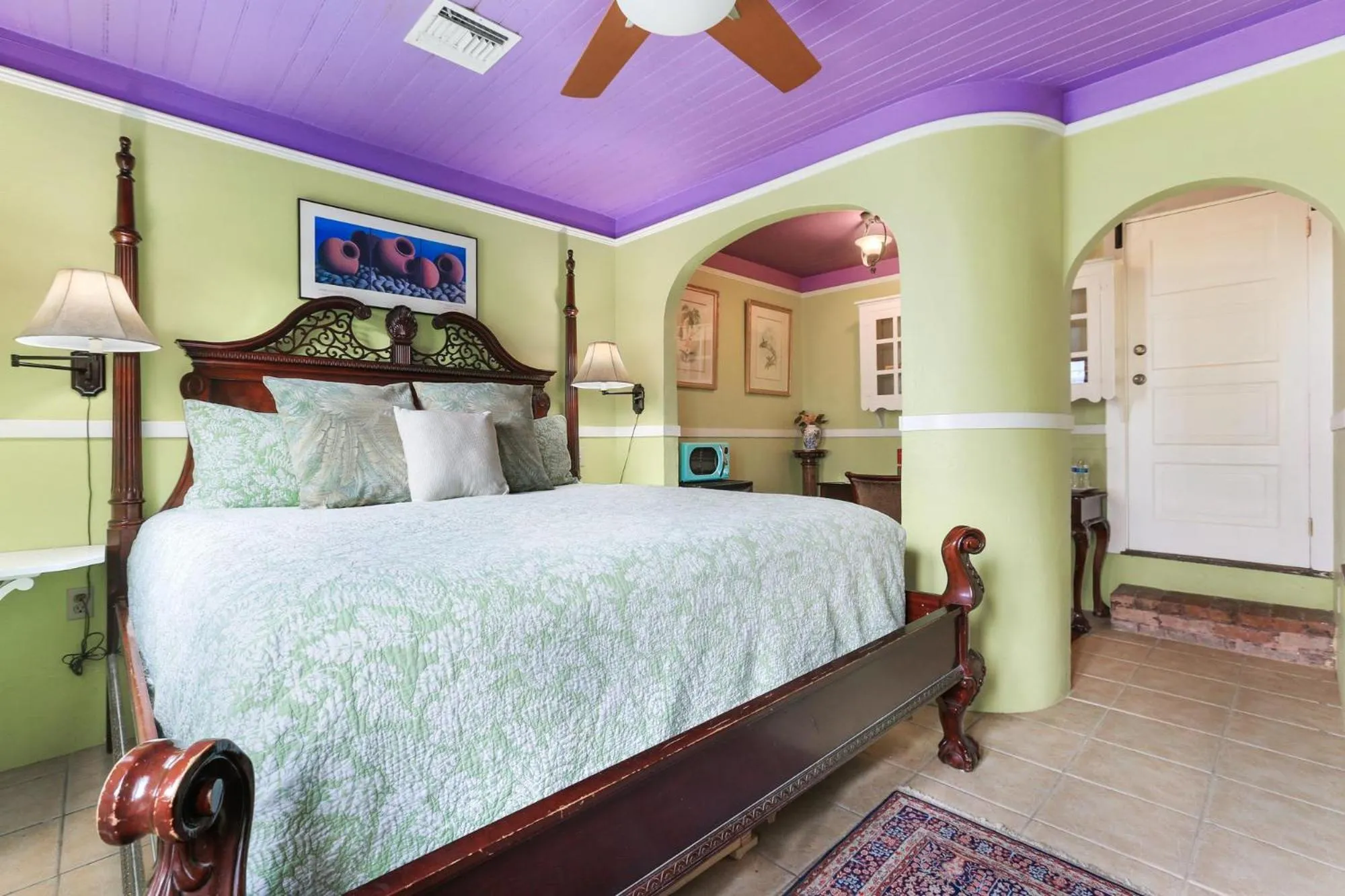 Bed in Historic Inn in the Marigny, blocks to French Quarter