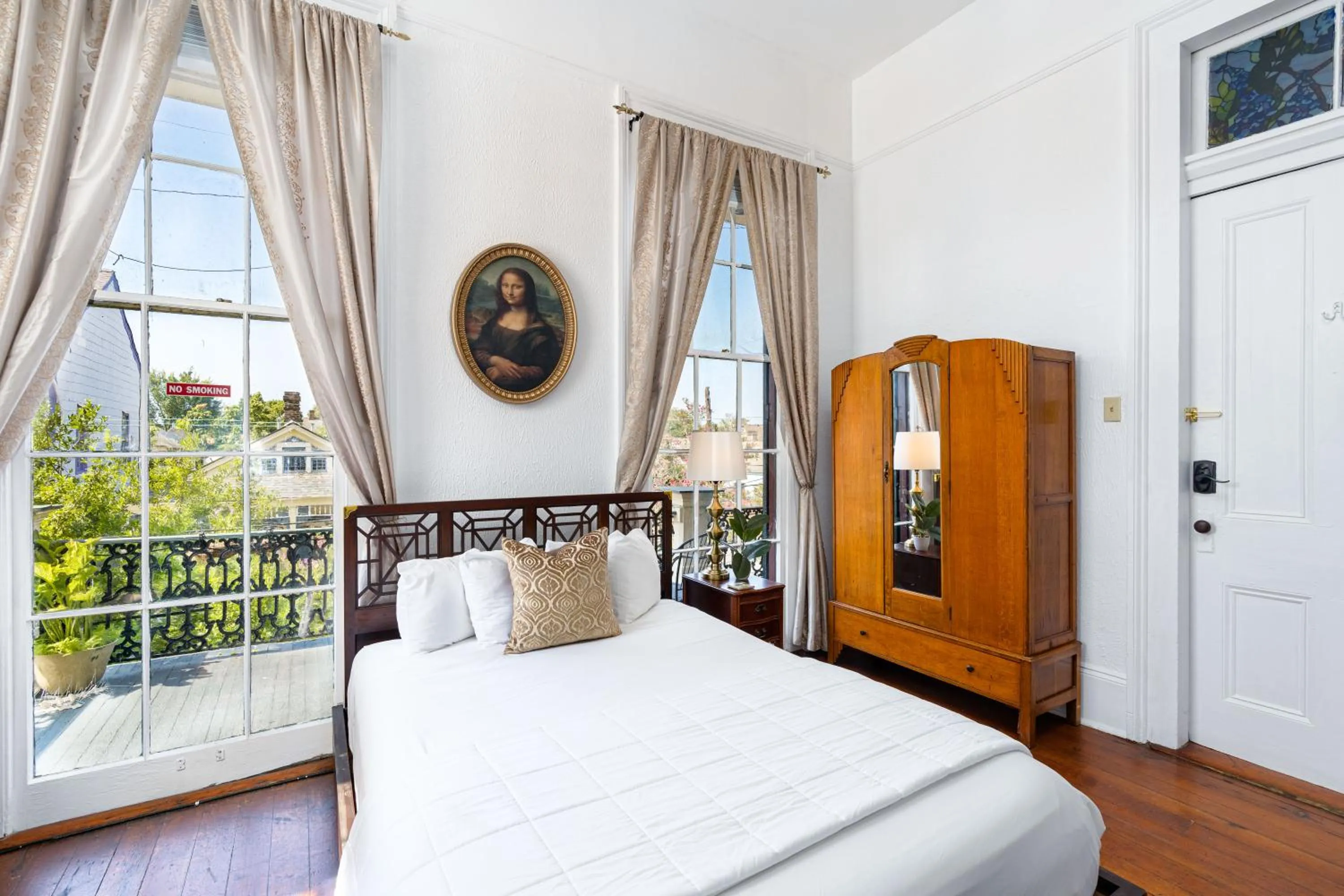 Bed in The Mansion on Royal