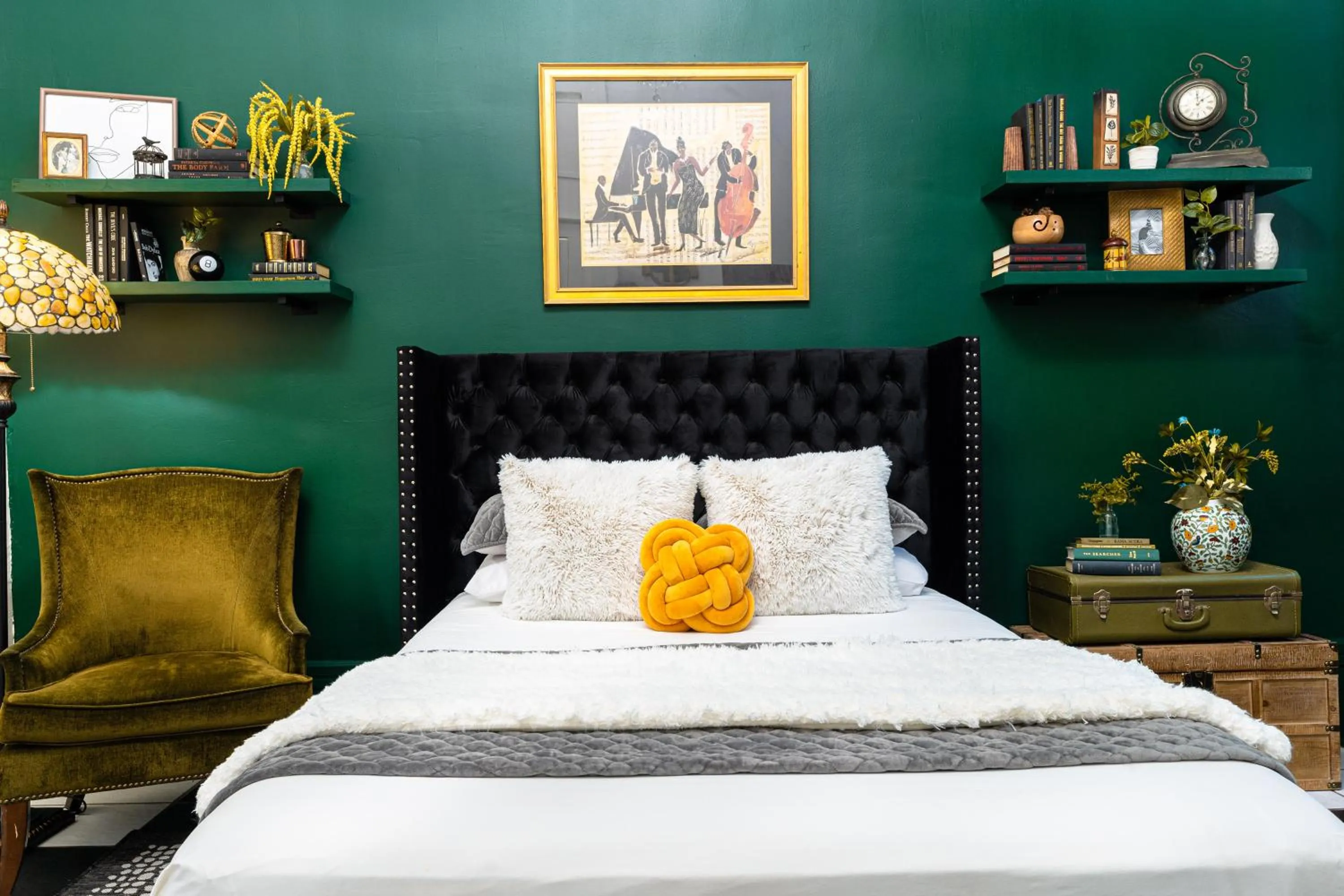 Bed in The Mansion on Royal