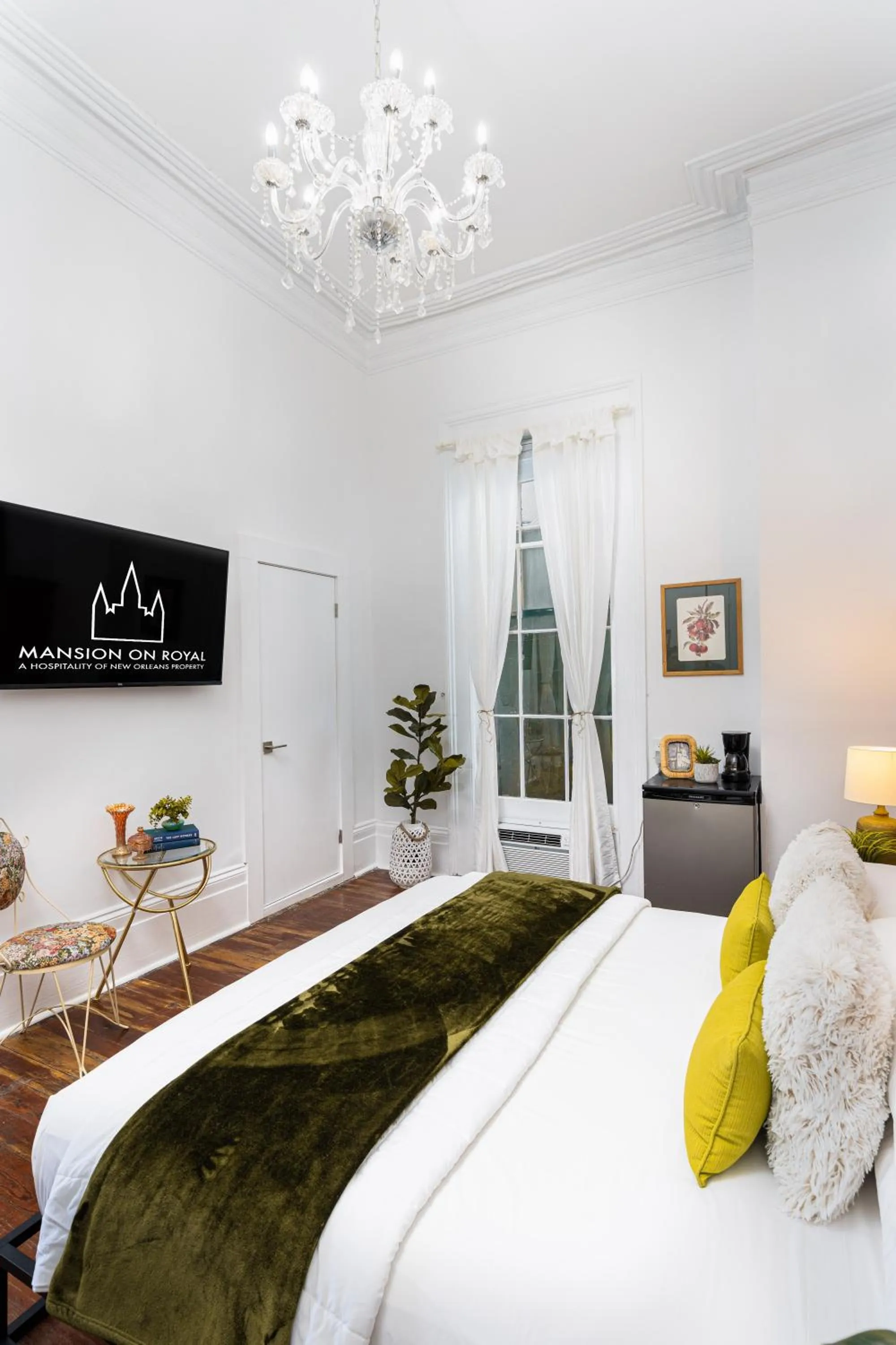 Bed in The Mansion on Royal