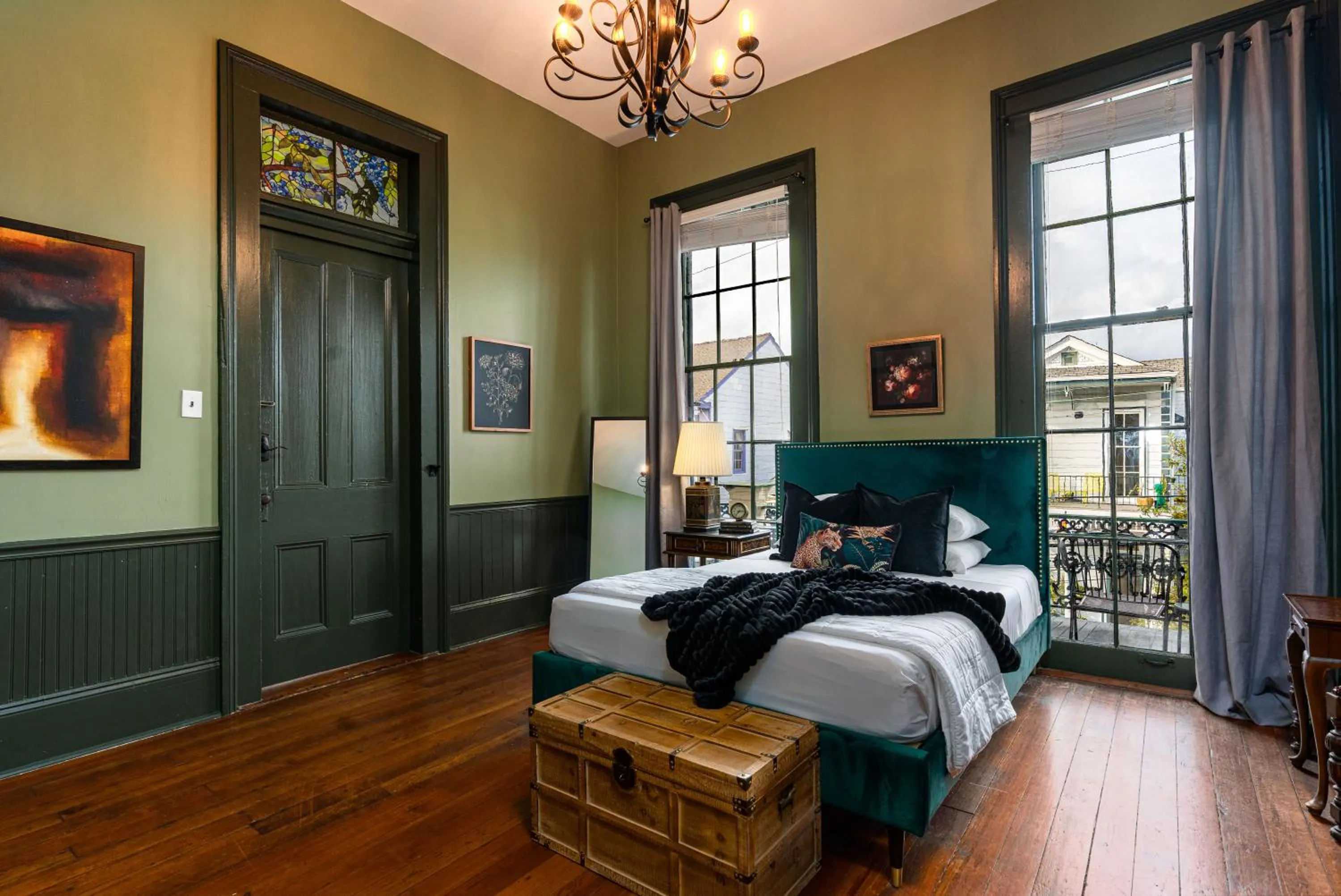 Bed in The Mansion on Royal