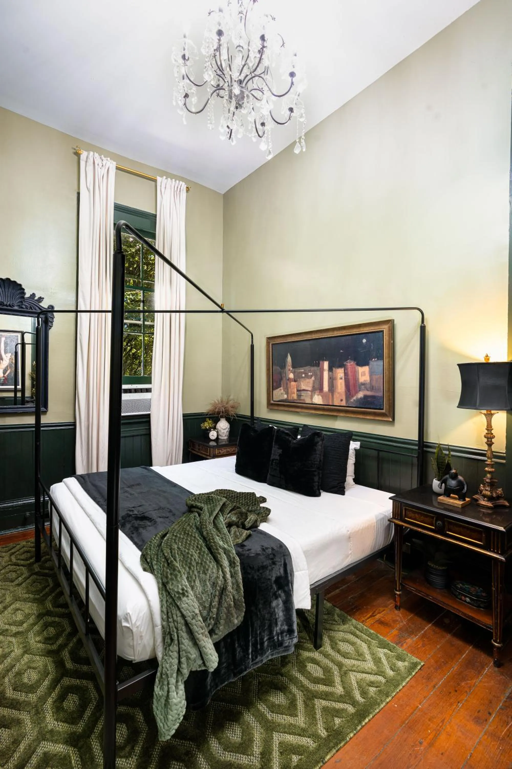 Bed in The Mansion on Royal