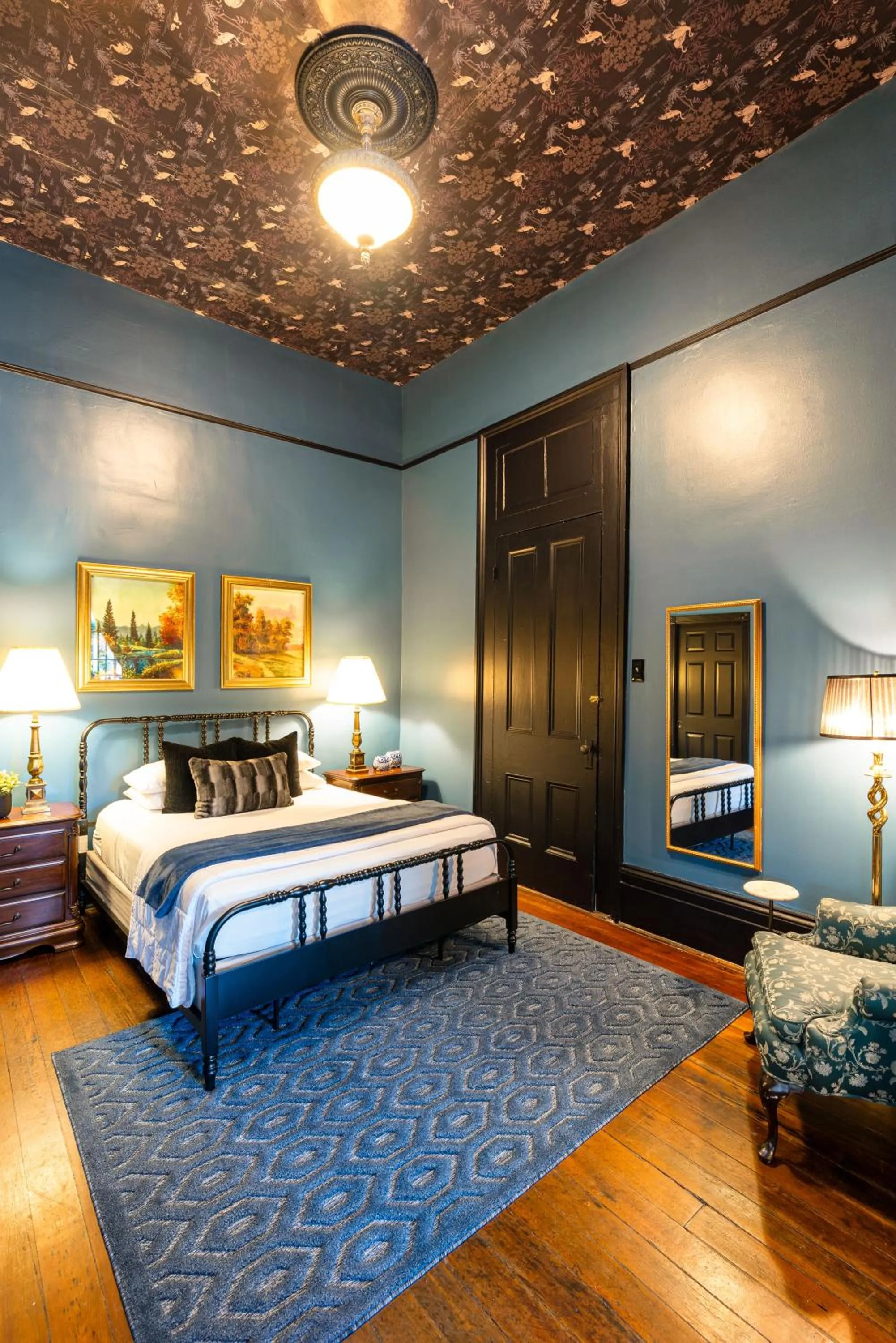 Bed in The Mansion on Royal