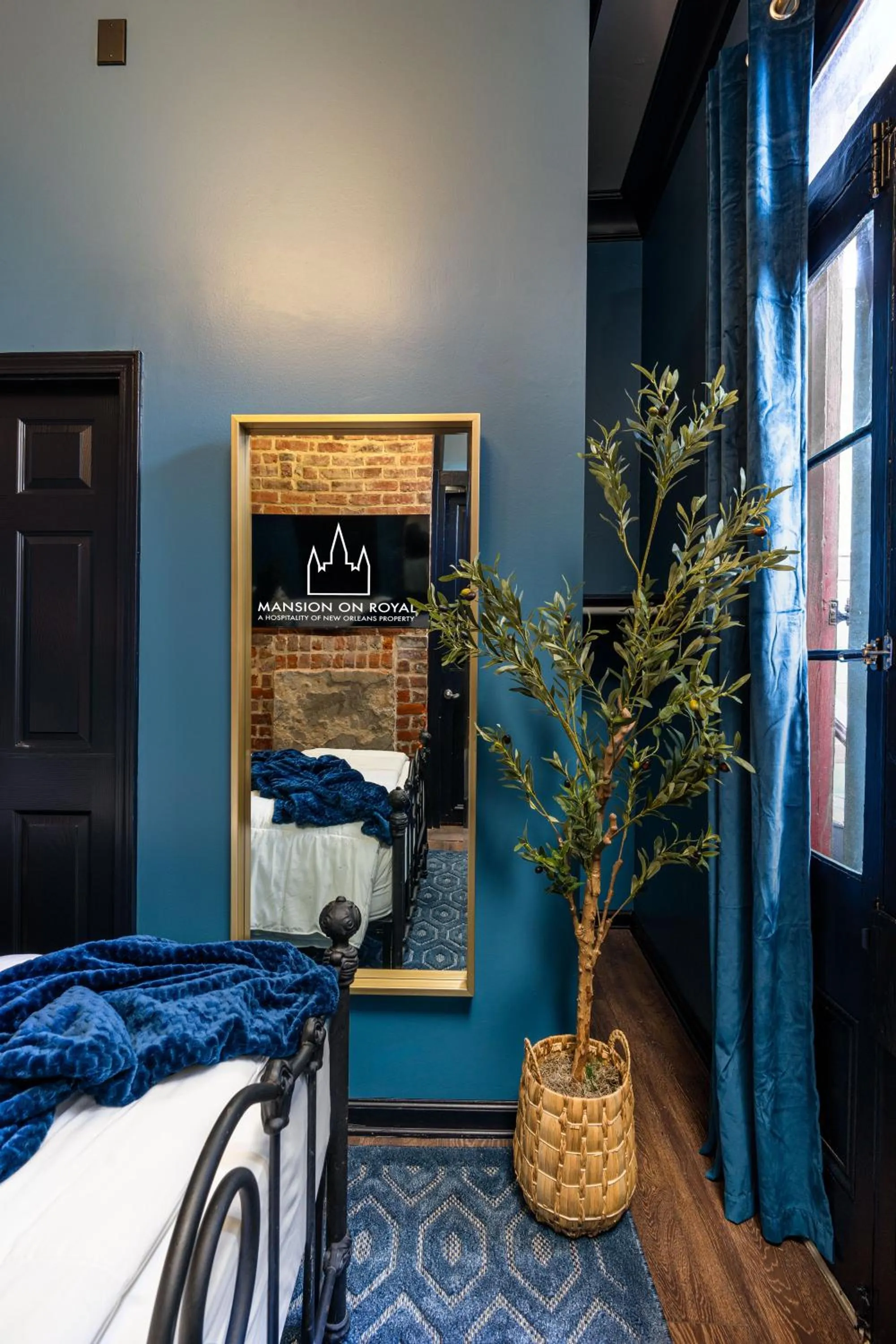 Bed in The Mansion on Royal