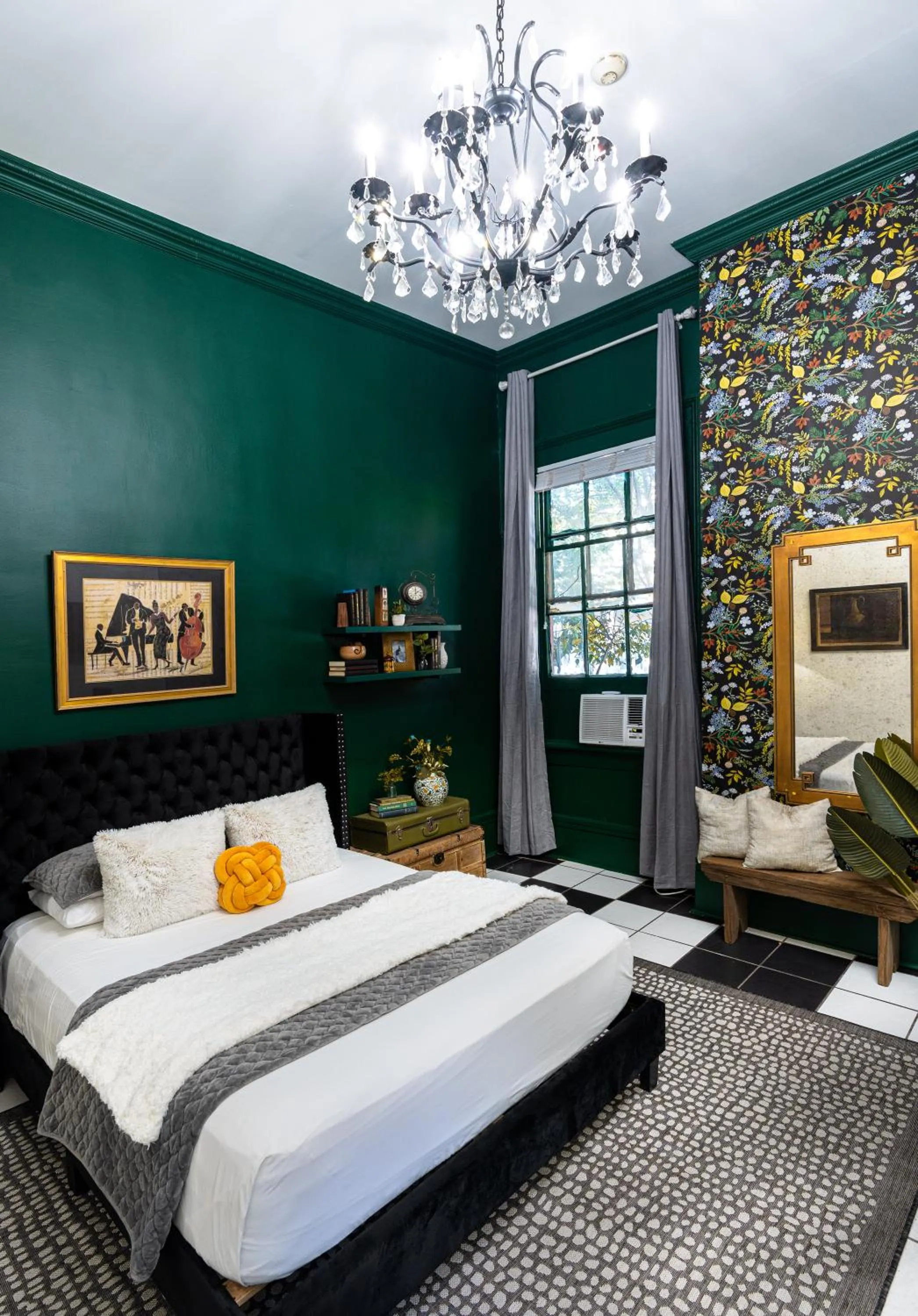 Bed in The Mansion on Royal