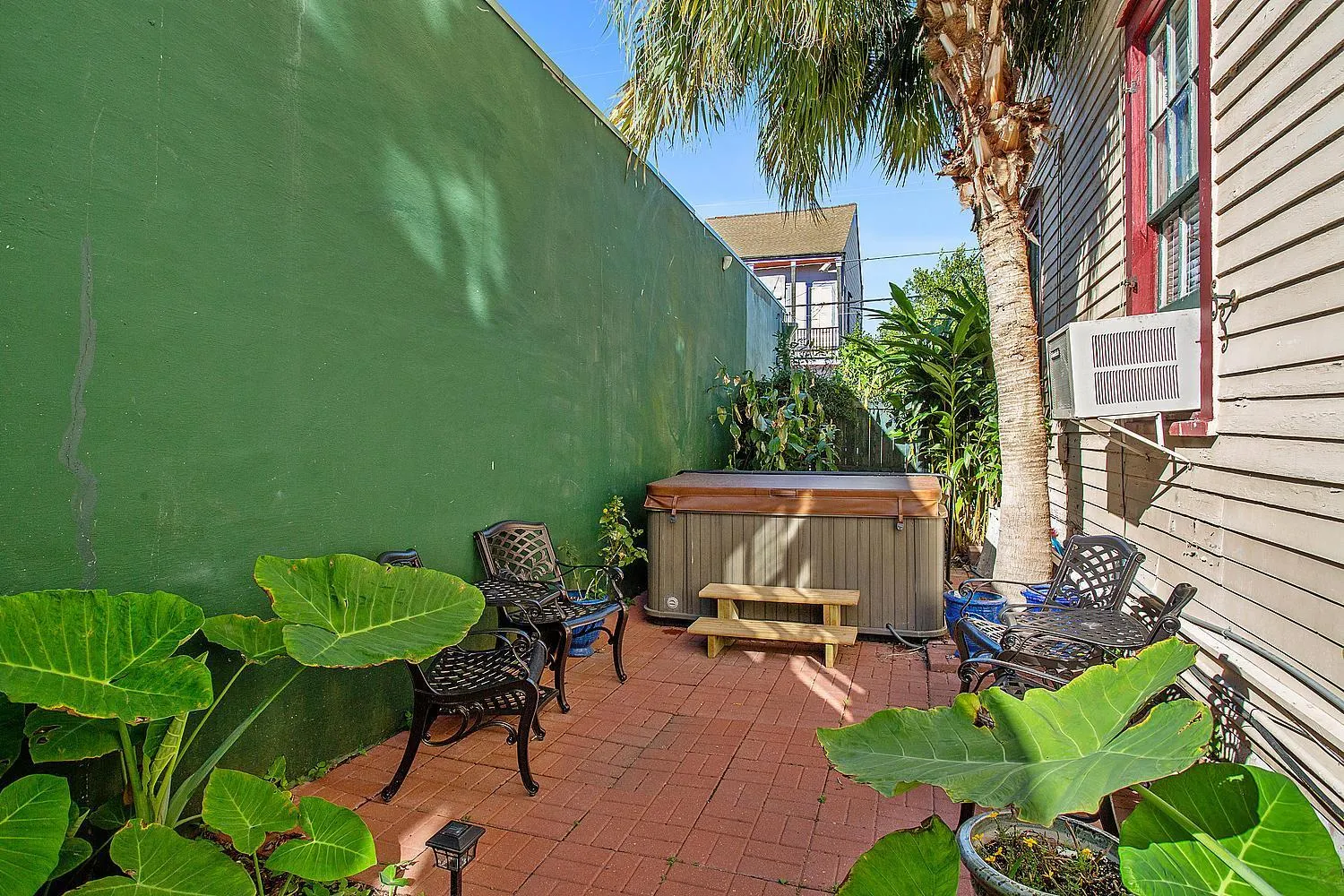 Hot Tub in The Mansion on Royal