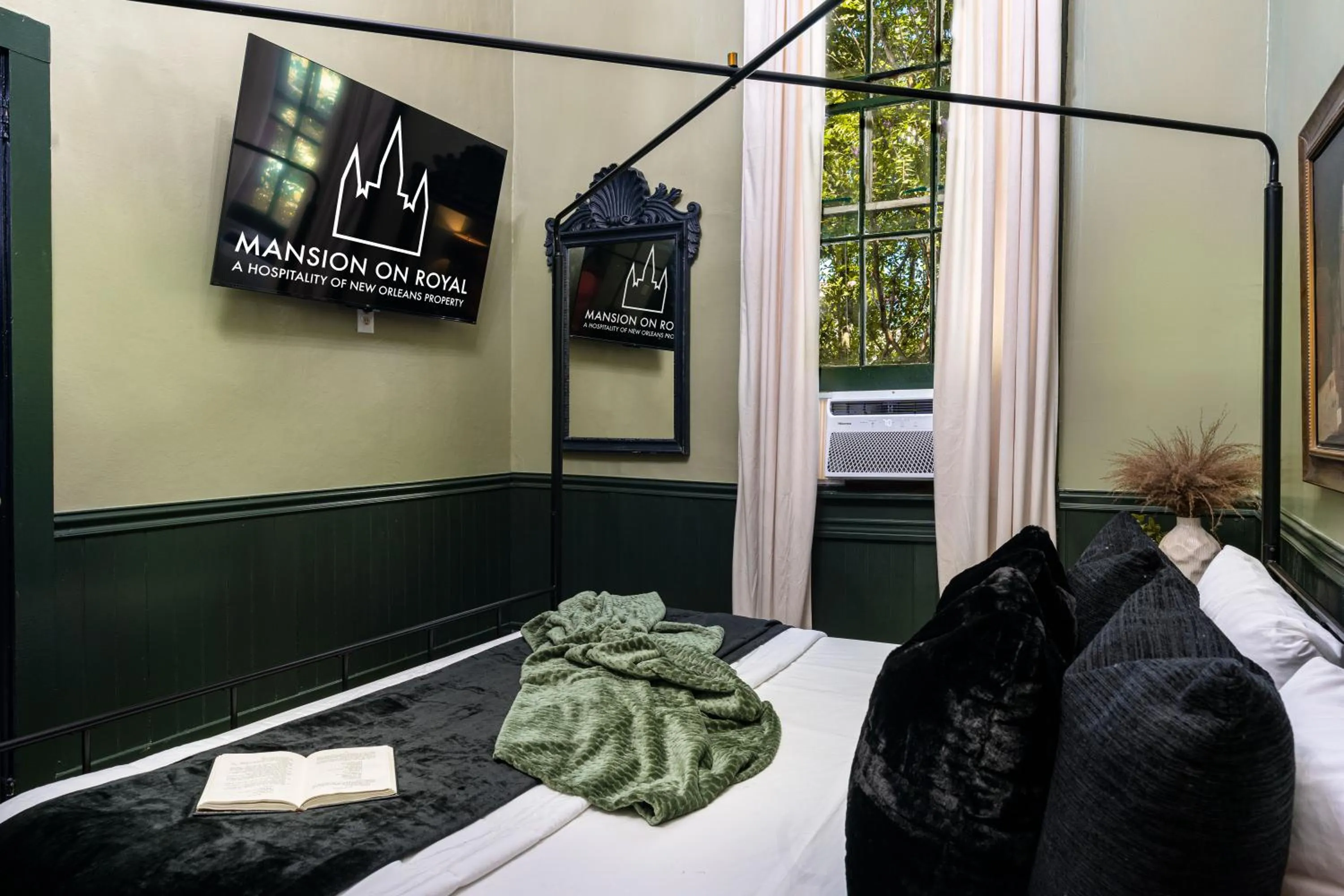 Bed in The Mansion on Royal