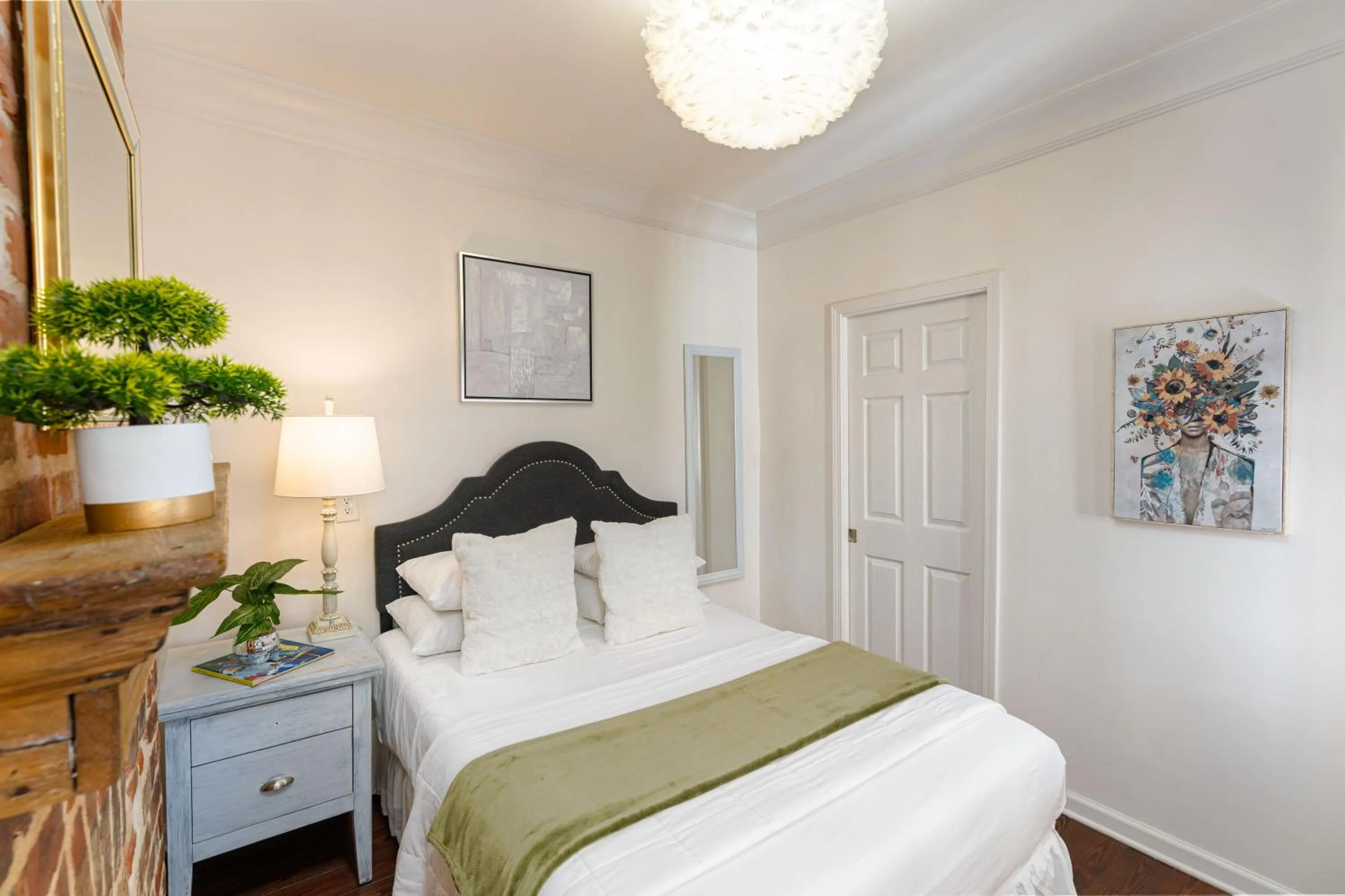 Bed in The Mansion on Royal