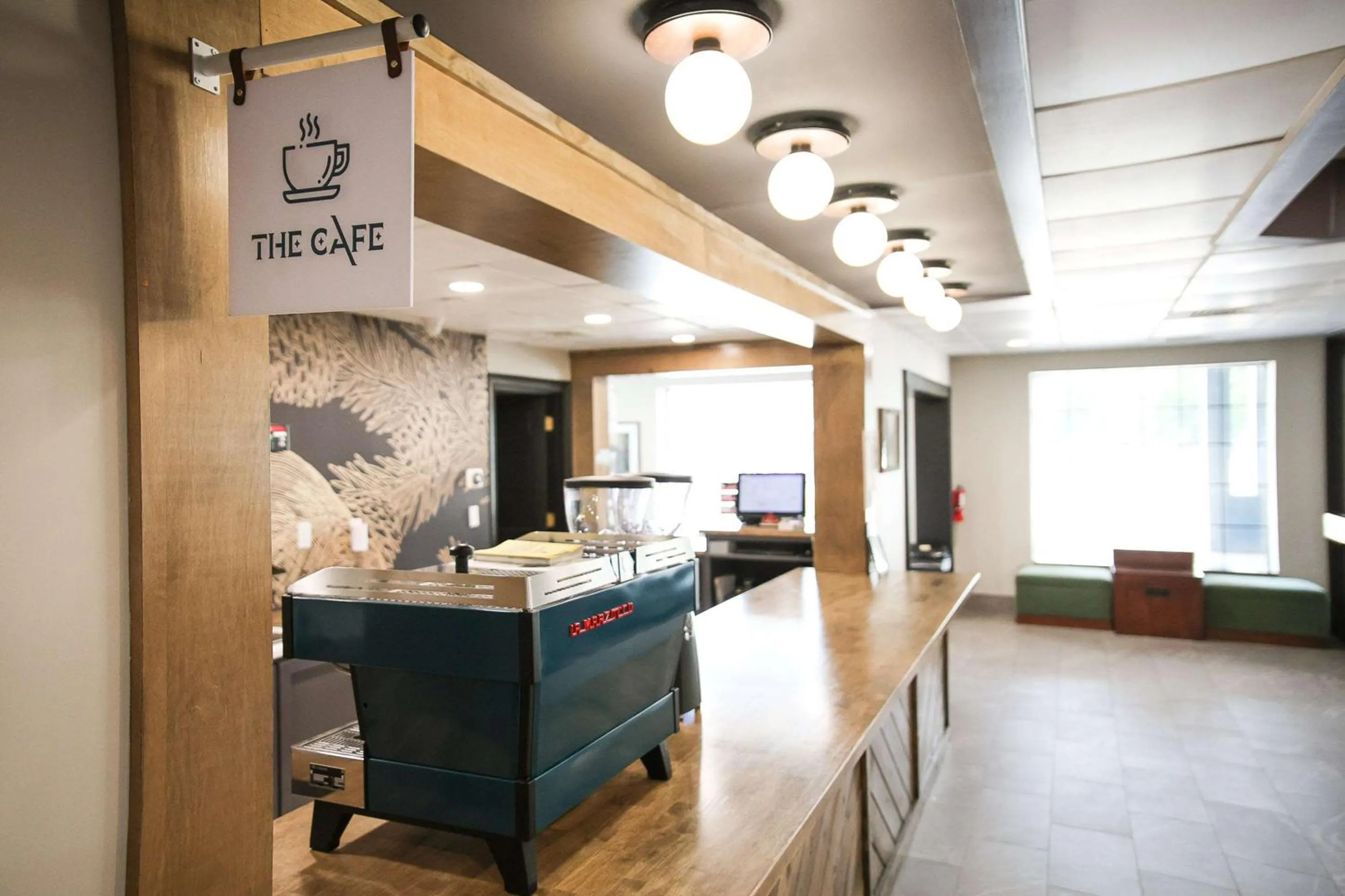 Food and drinks in The Inn At Tree City, BW Signature Collection