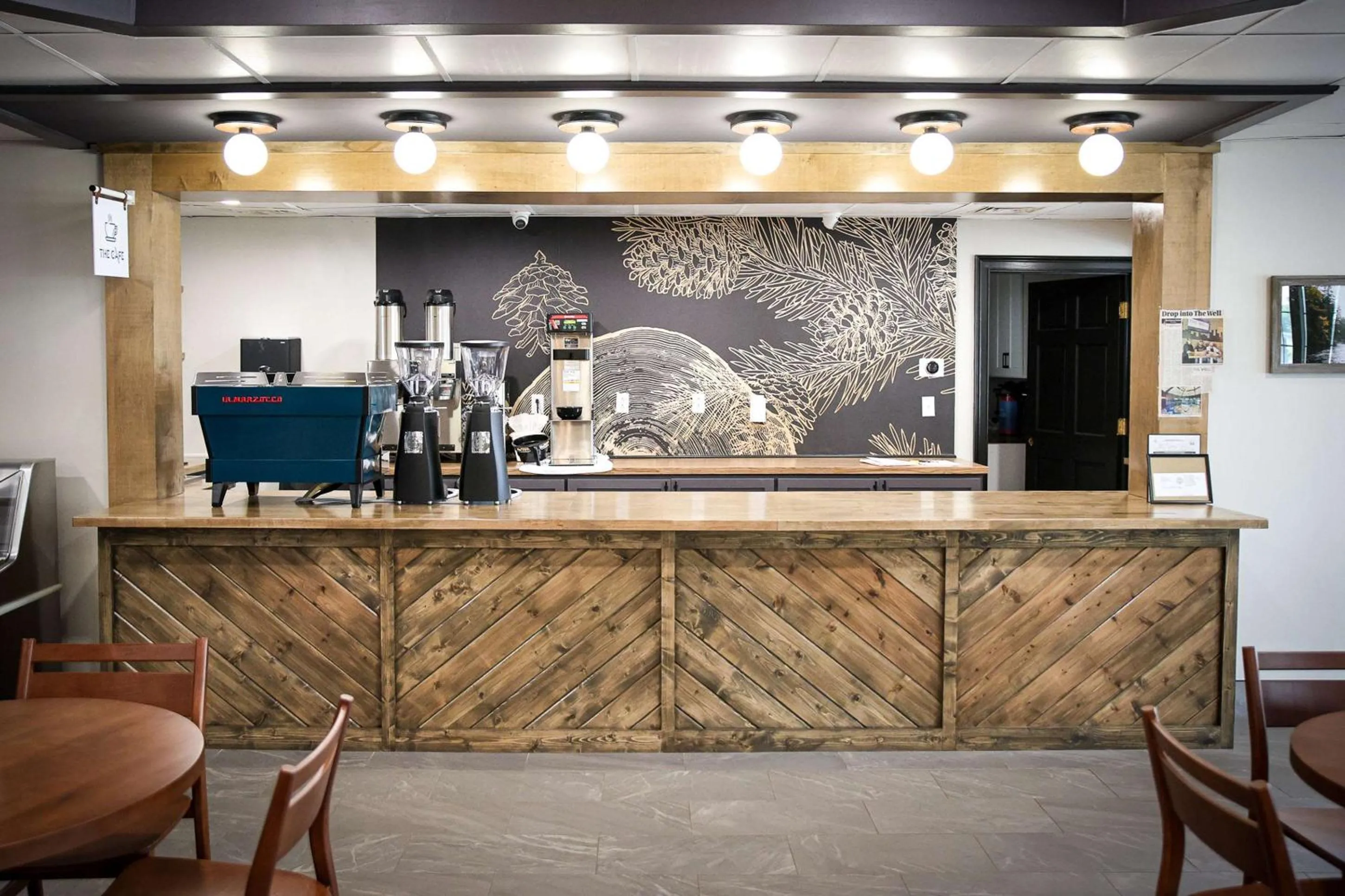 Food and drinks in The Inn At Tree City, BW Signature Collection