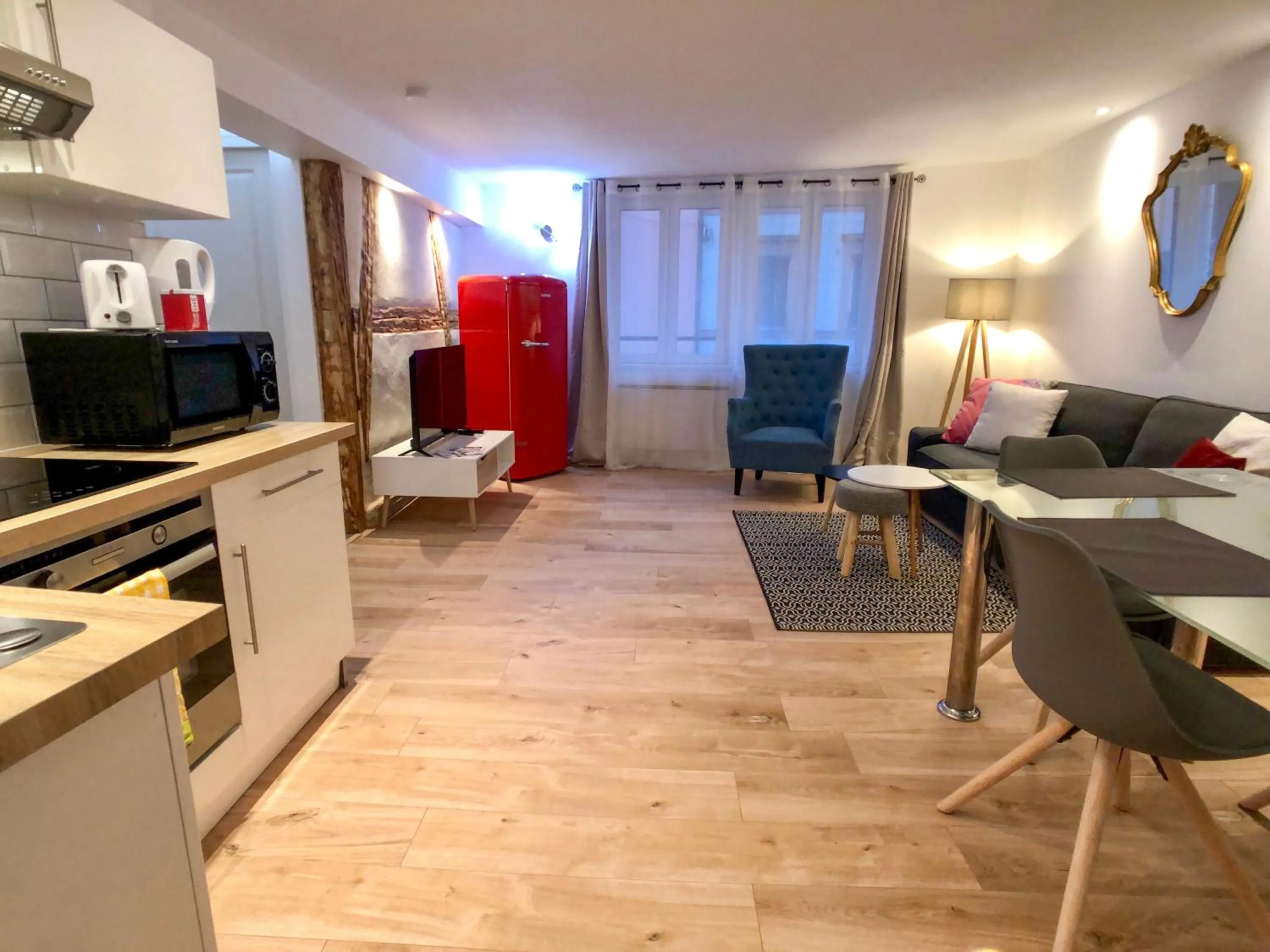 Deluxe Apartment - single occupancy in Beauty & The Beast - Old Town Cosy Apartments