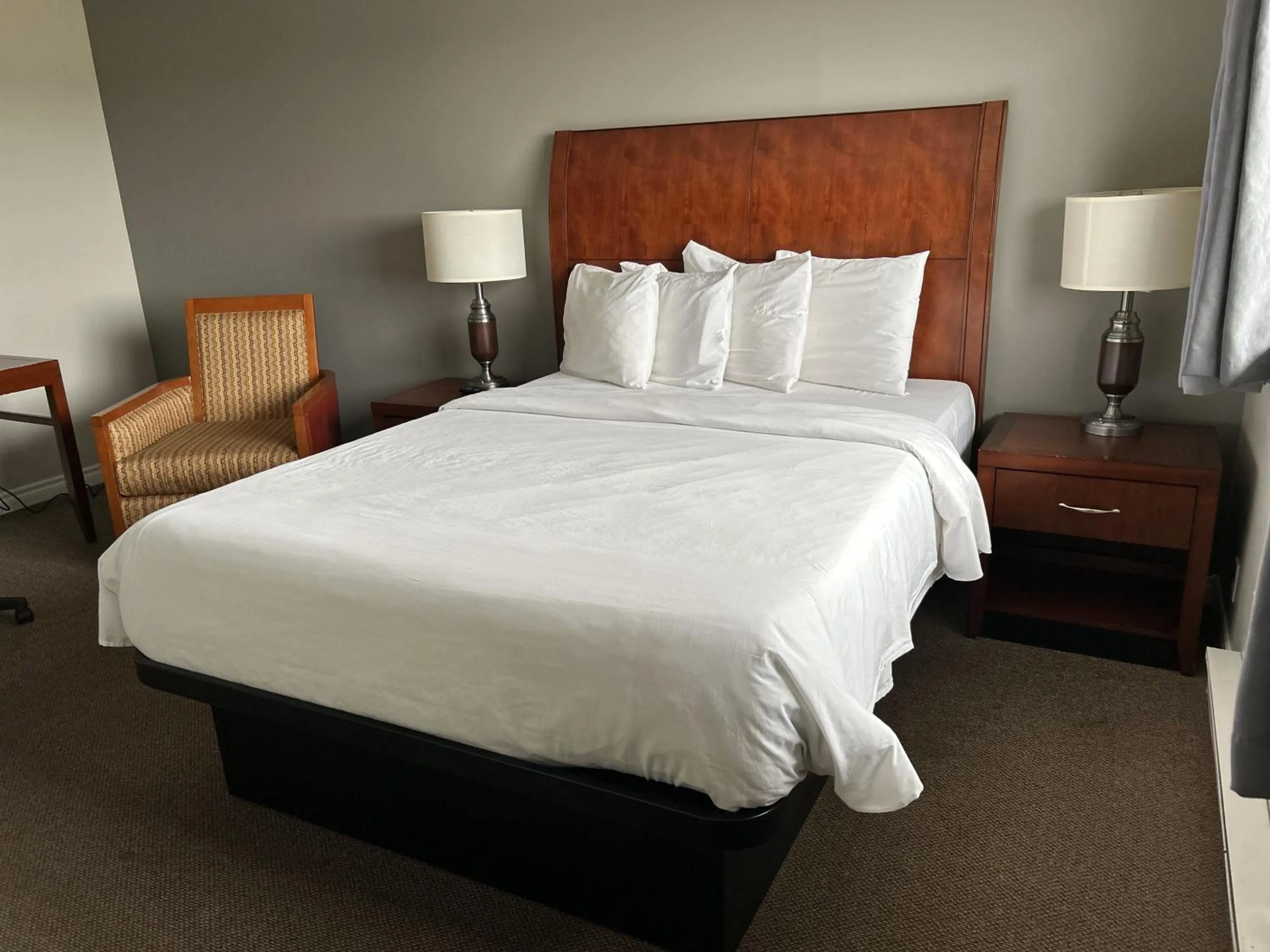 Bed in The Auberge Inn