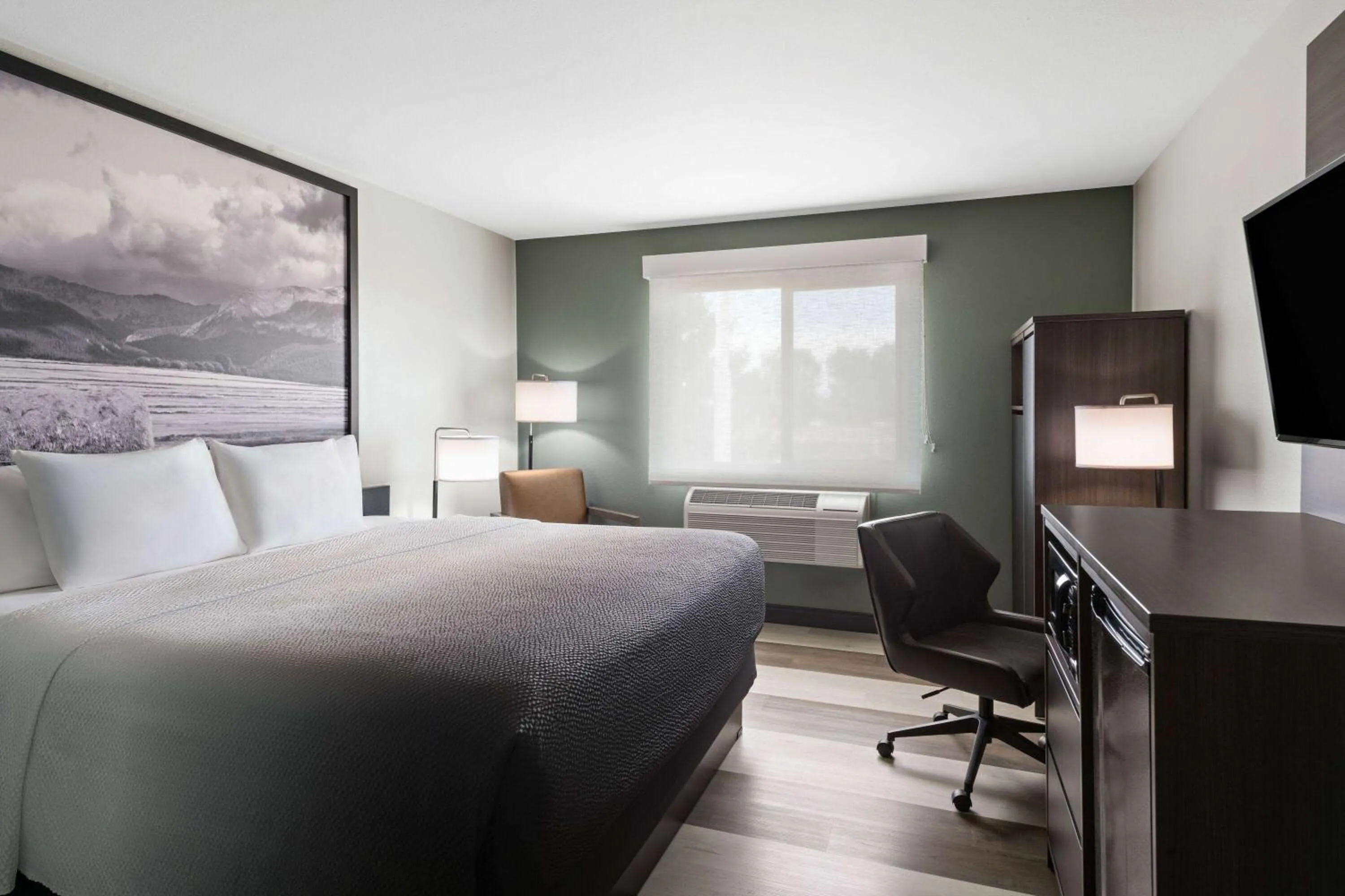 Photo of the whole room, Bed in Super 8 by Wyndham Big Timber