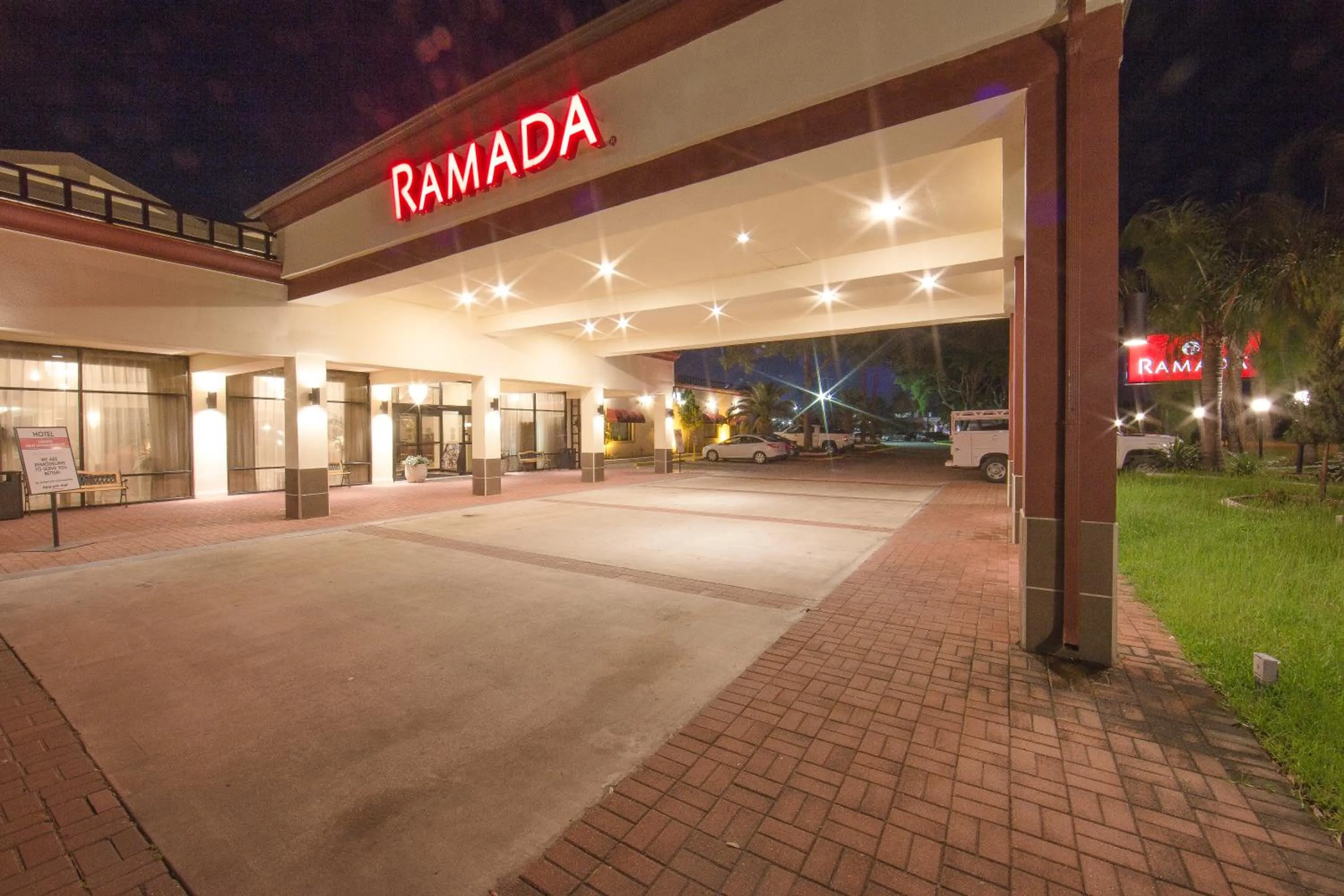 Facade/entrance in Ramada by Wyndham Houston Intercontinental Airport East