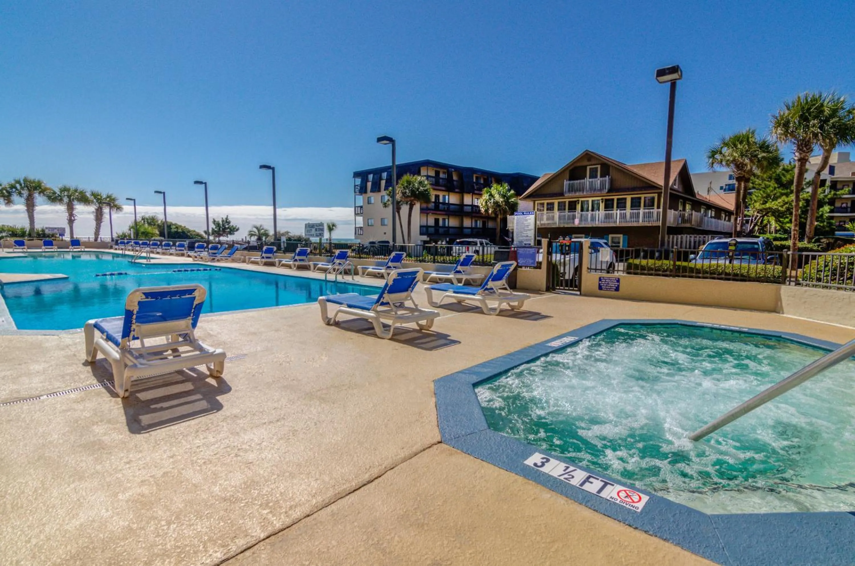 Swimming pool in Carolina Winds