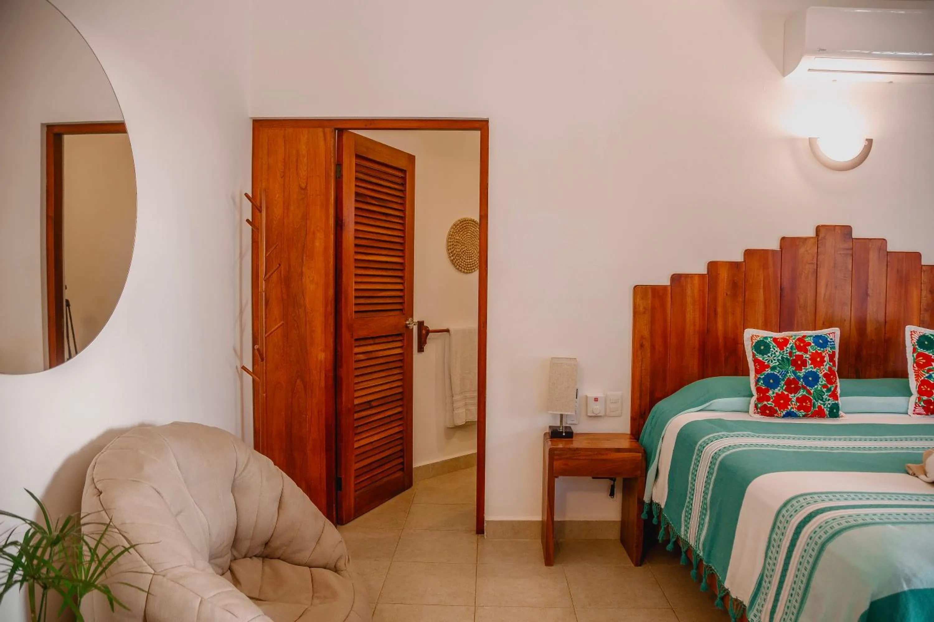 Bathroom, Bed in Casa Colibrí Tankah