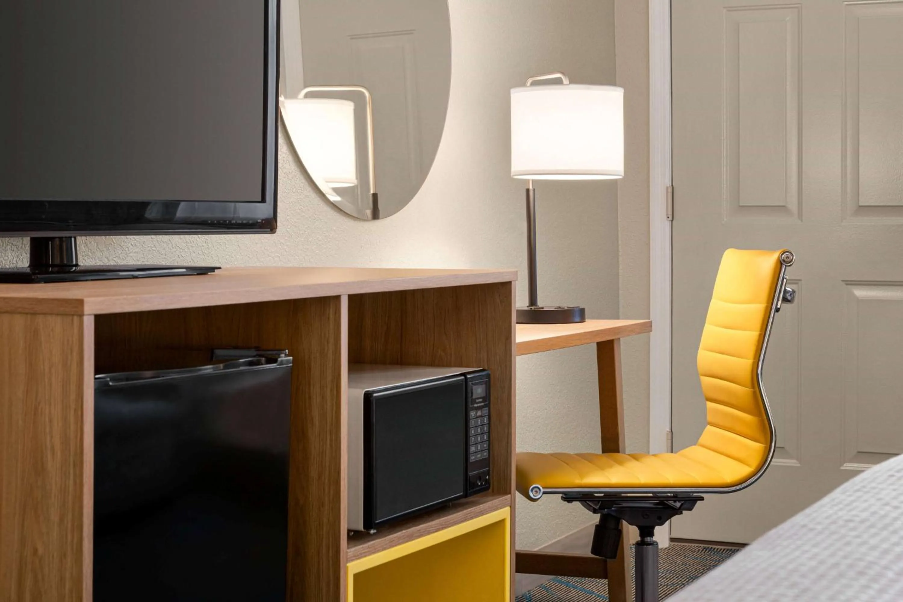 Bedroom, Bed in Days Inn by Wyndham Demopolis