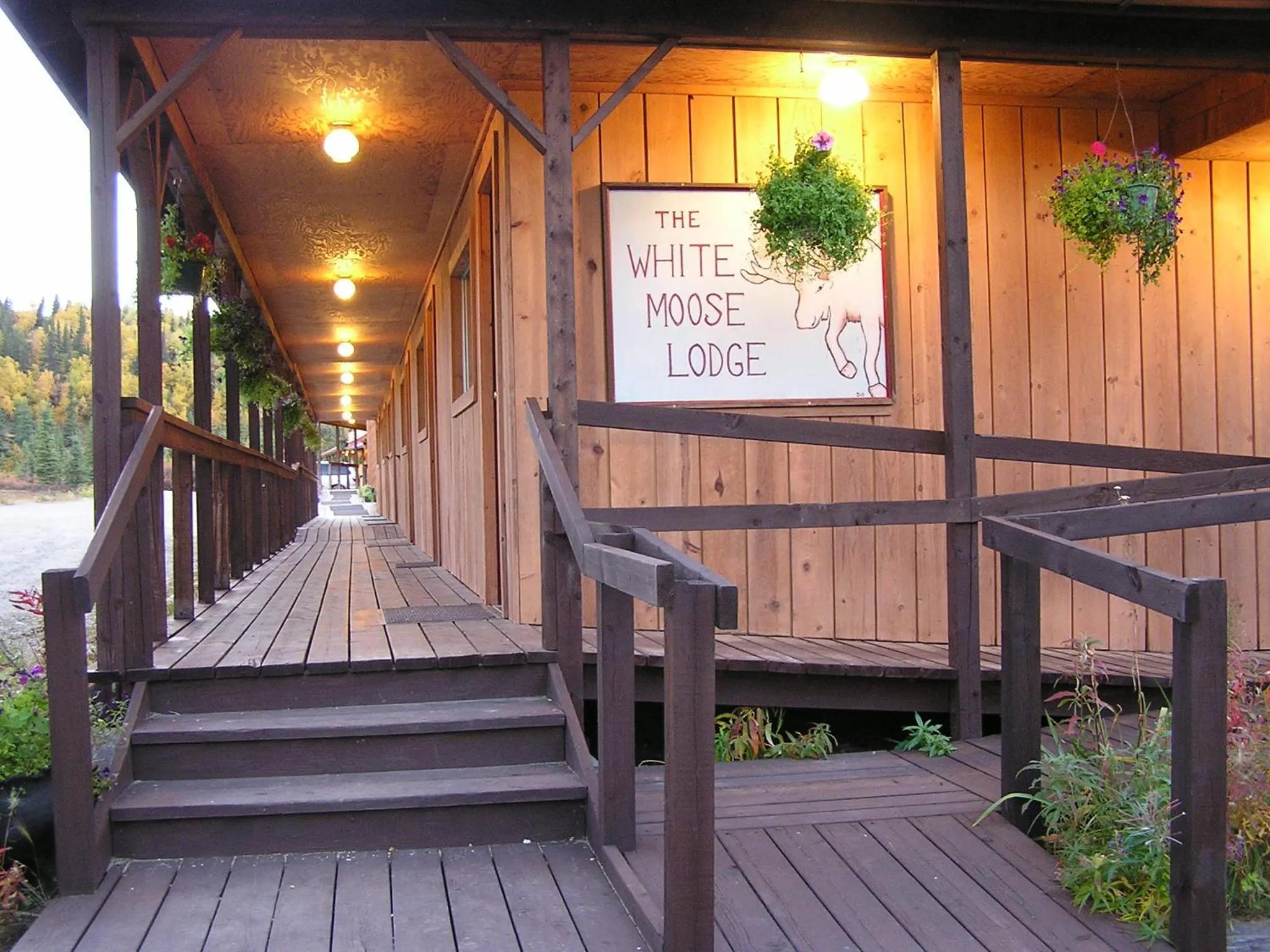 Facade/entrance in White Moose Lodge