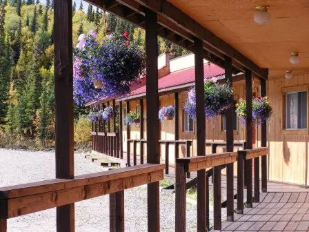 Facade/entrance in White Moose Lodge