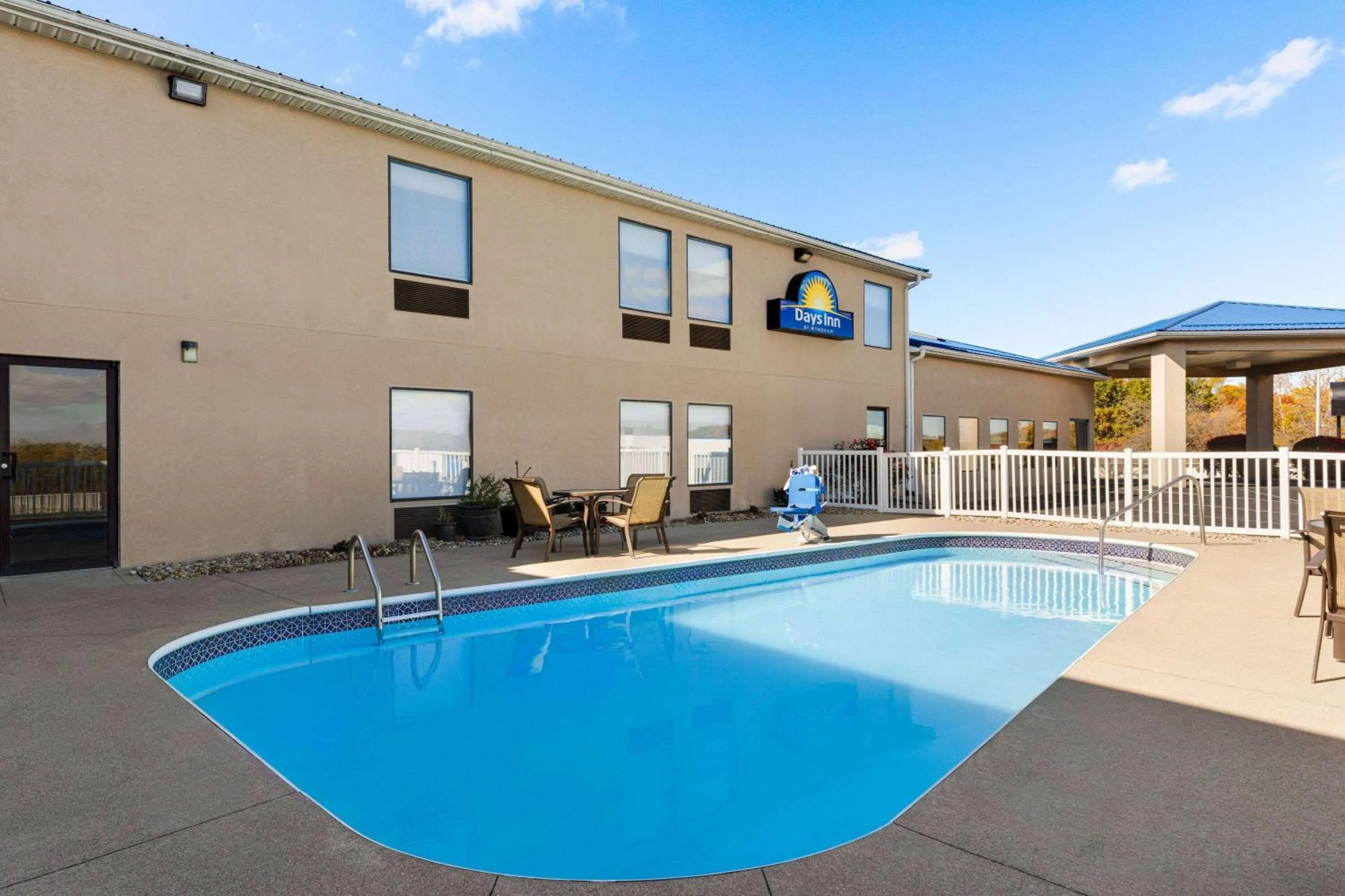 Swimming pool in Days Inn by Wyndham Hillsboro