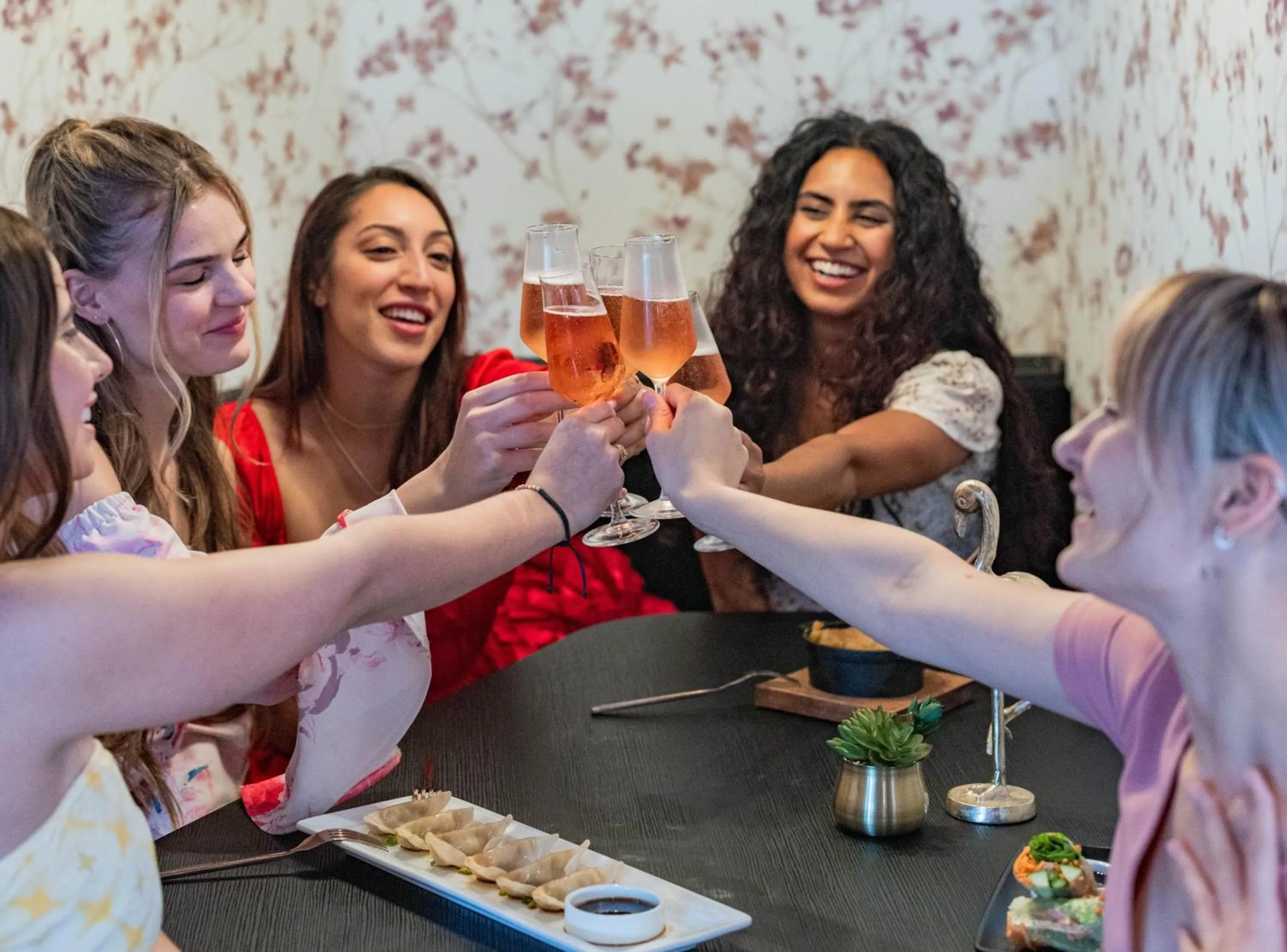 Restaurant/places to eat in voco Niagara Falls - The Cadence by IHG