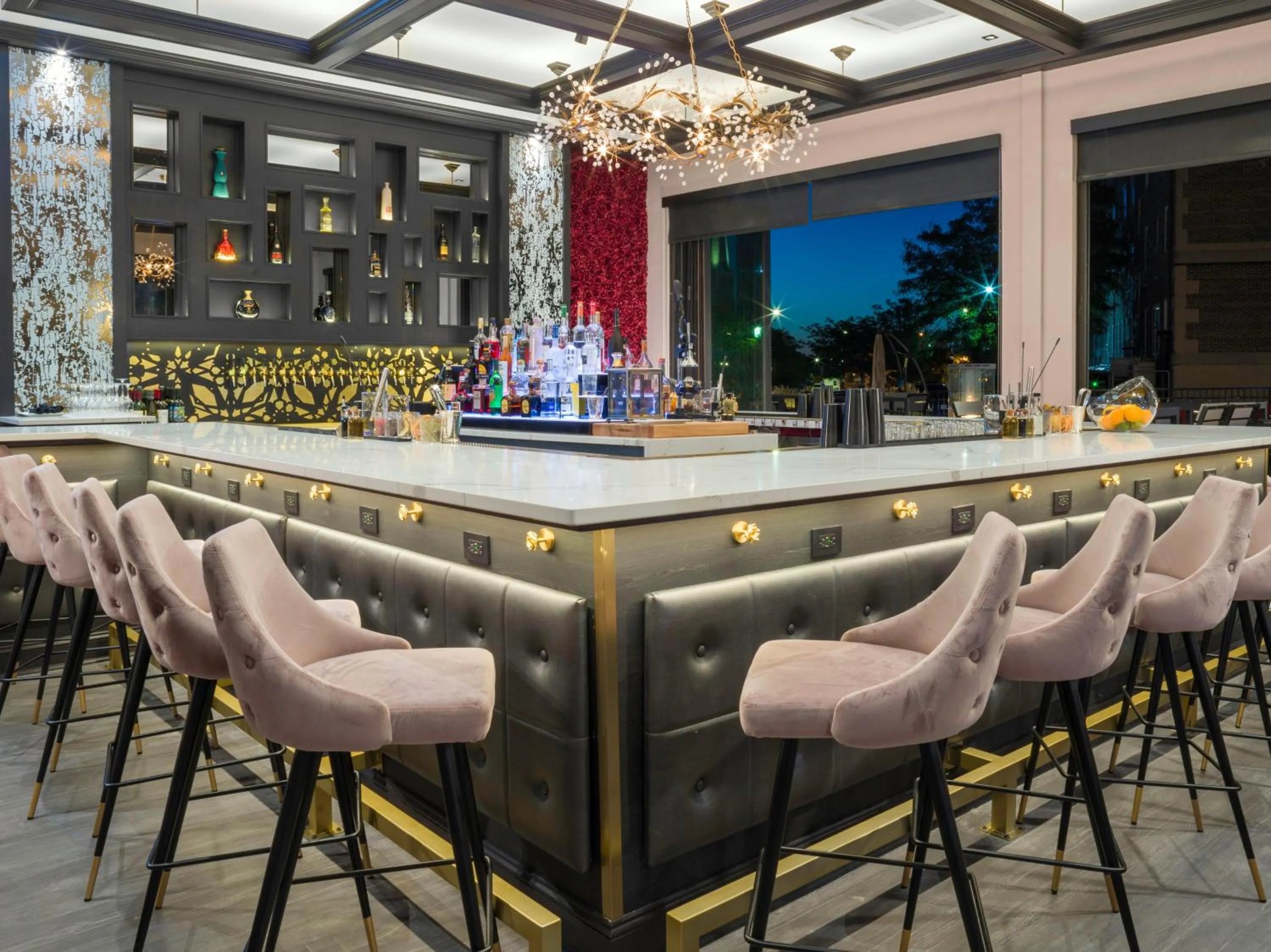 Lounge or bar in voco Niagara Falls - The Cadence by IHG