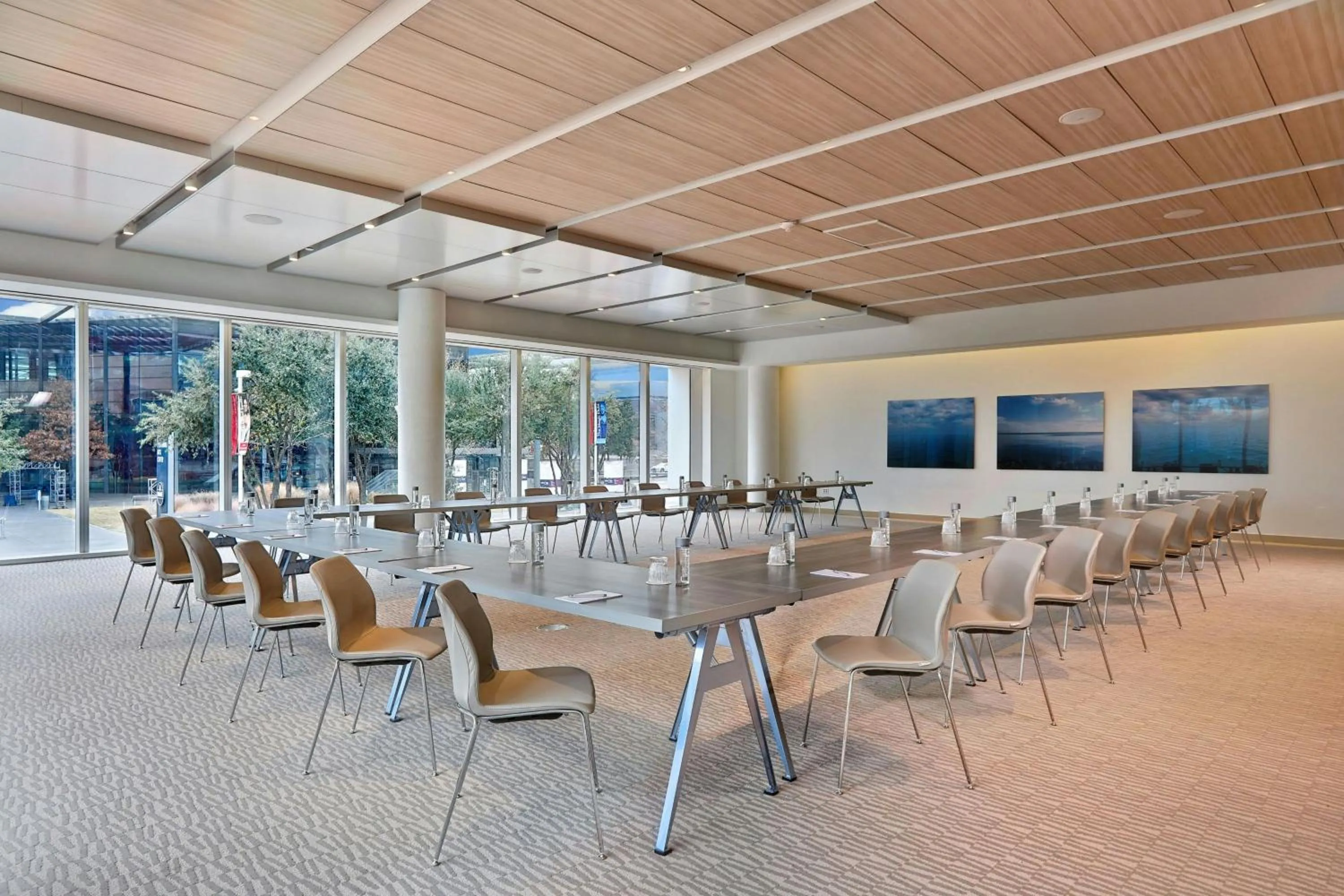 Meeting/conference room in HALL Arts Hotel, Dallas, Autograph Collection
