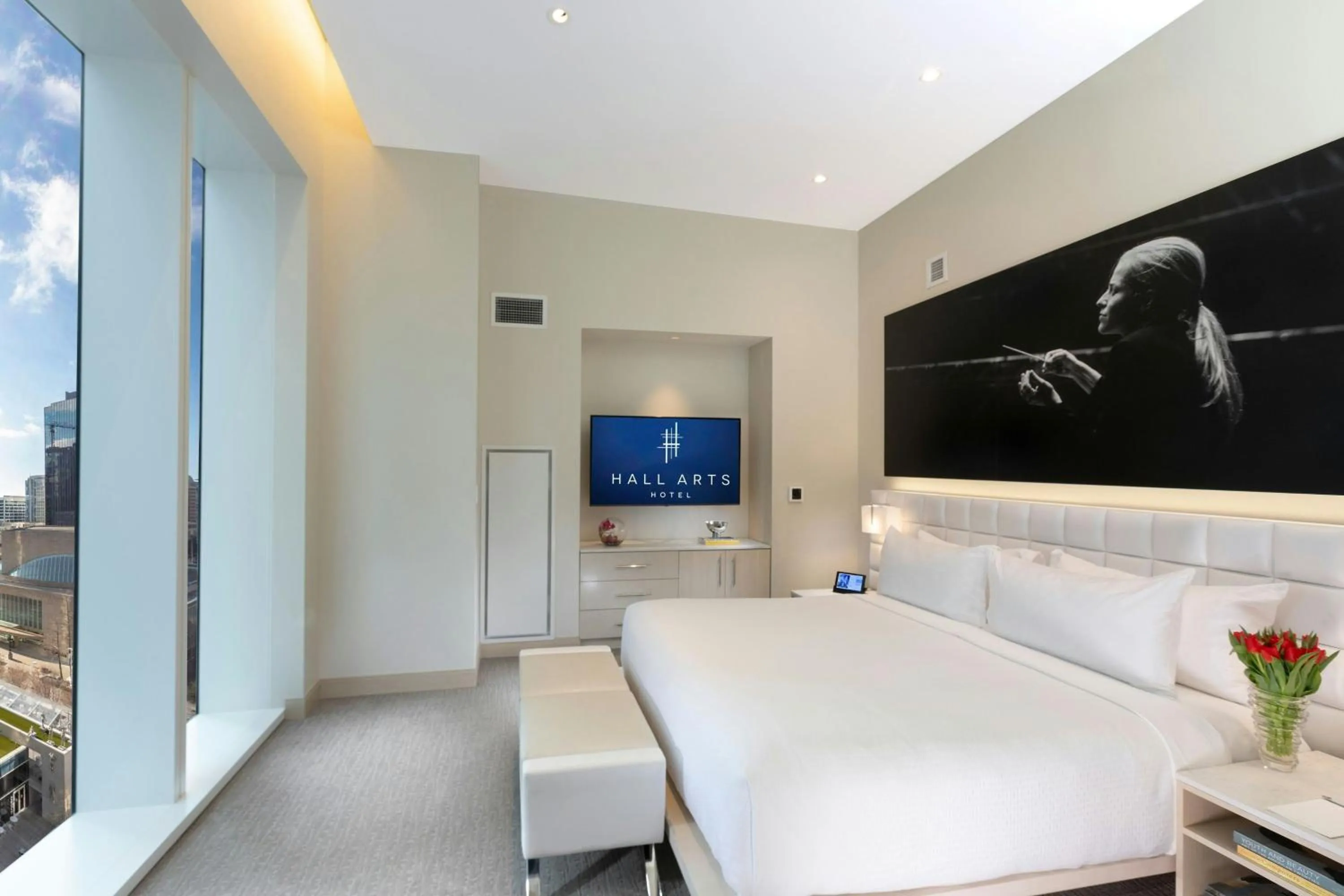 Bedroom, Bed in HALL Arts Hotel, Dallas, Autograph Collection