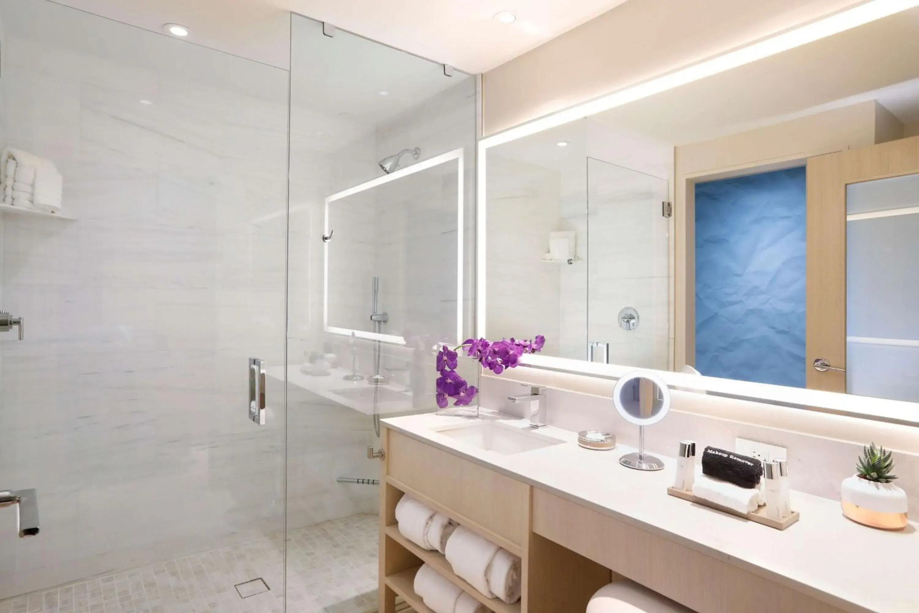 King Room in HALL Arts Hotel Dallas, Curio Collection by Hilton King Room in HALL Arts Hotel Dallas, Curio Collection by Hilton