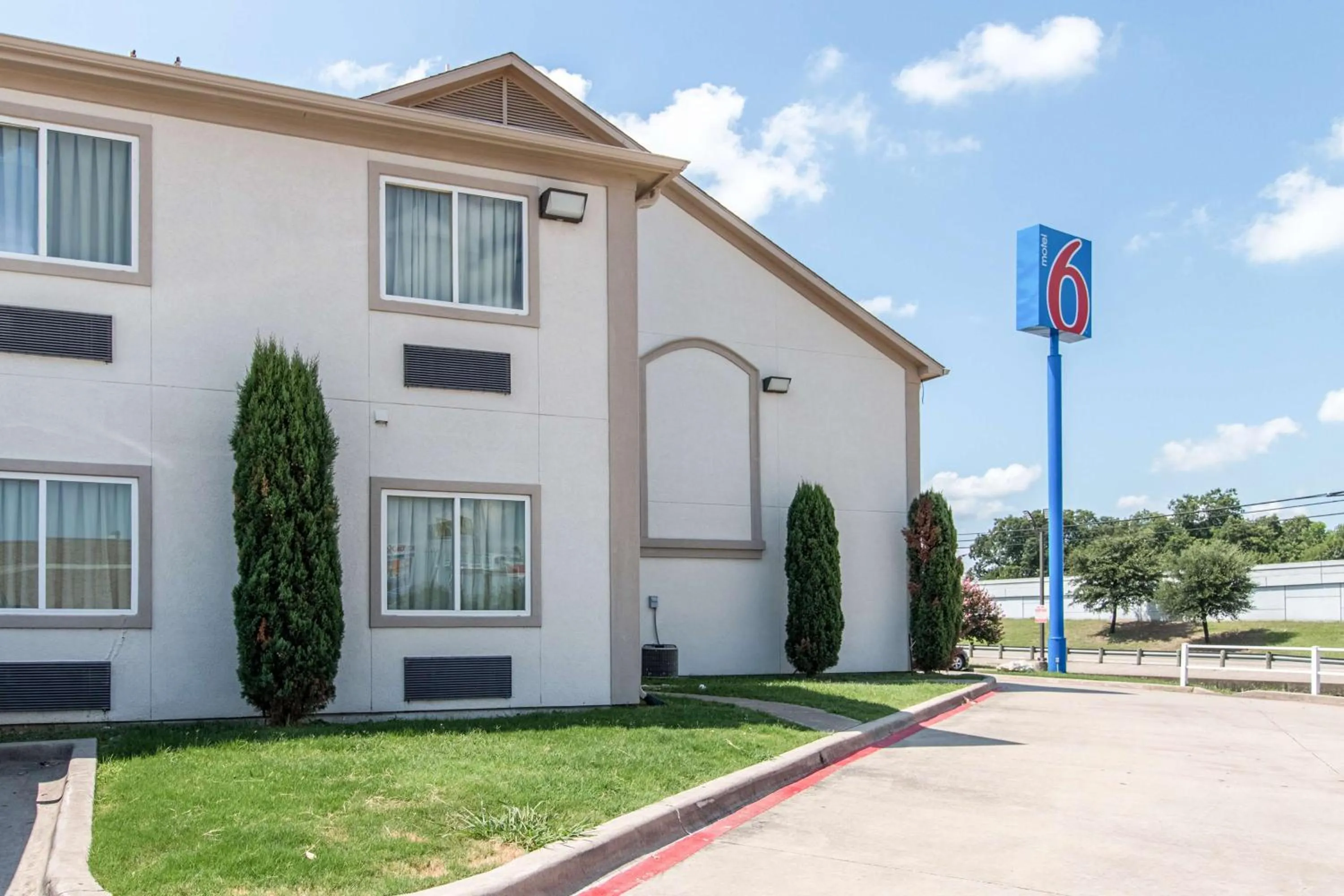Property building in Motel 6-Hutchins, TX