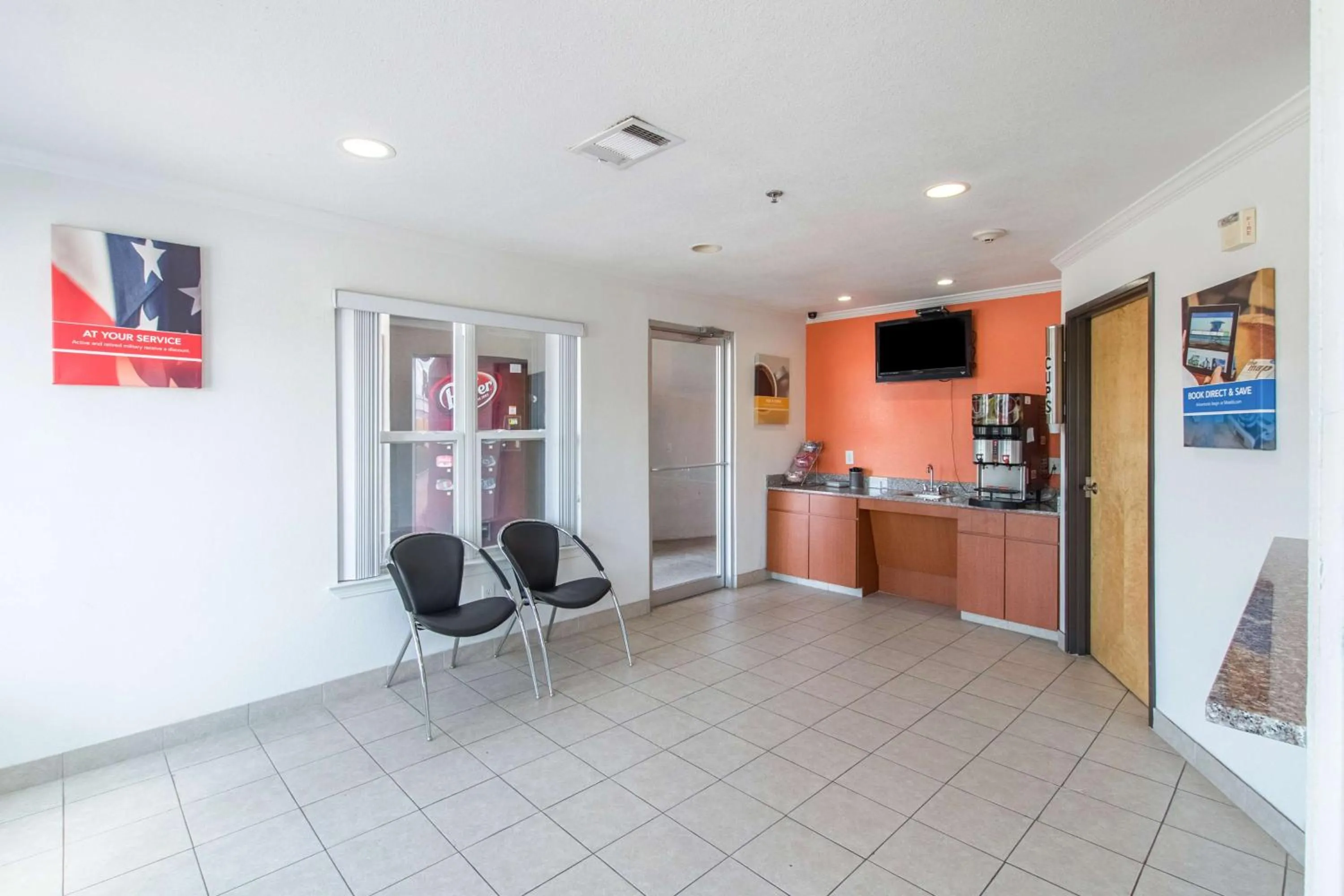 Communal lounge/ TV room in Motel 6-Hutchins, TX