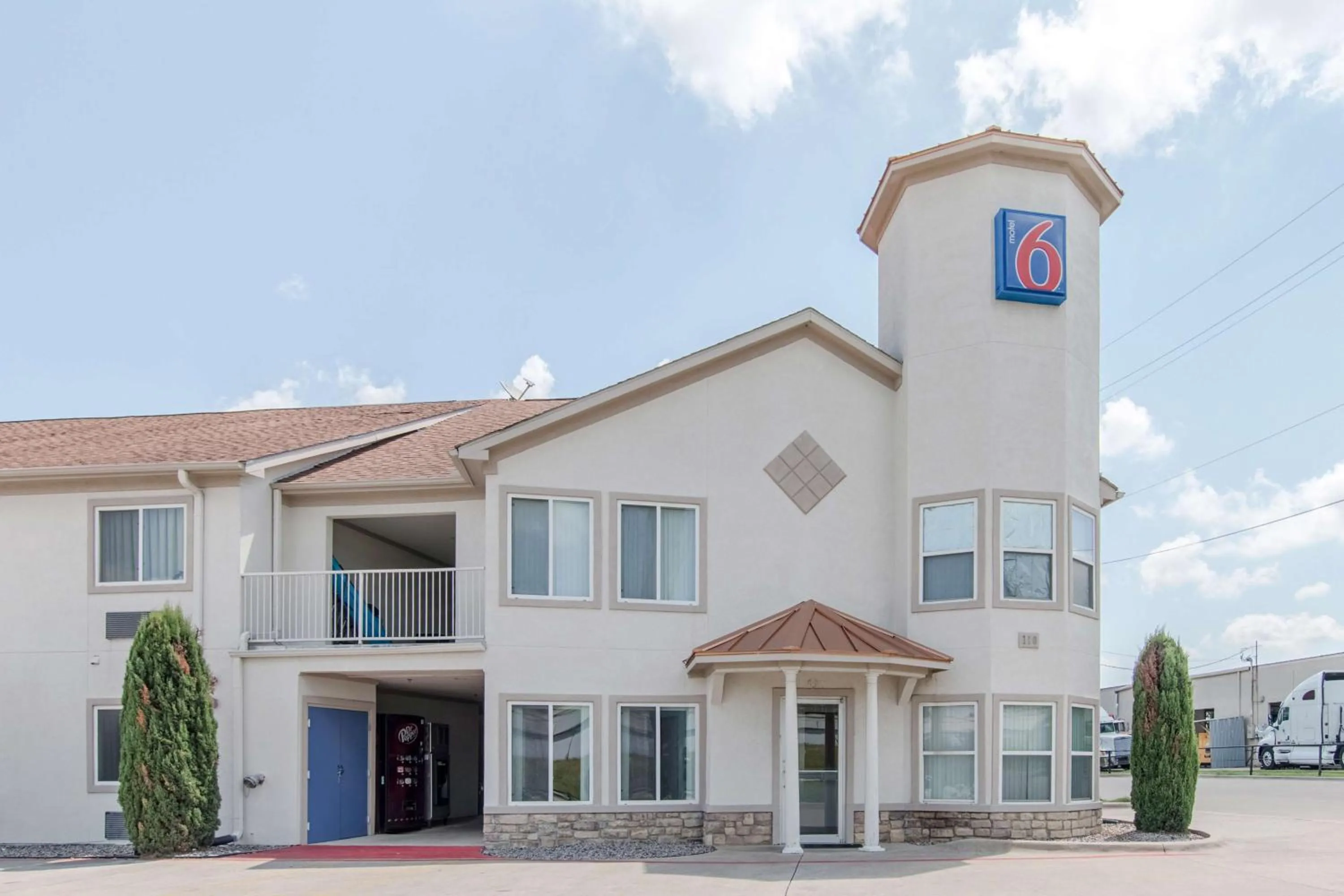 Property building in Motel 6-Hutchins, TX