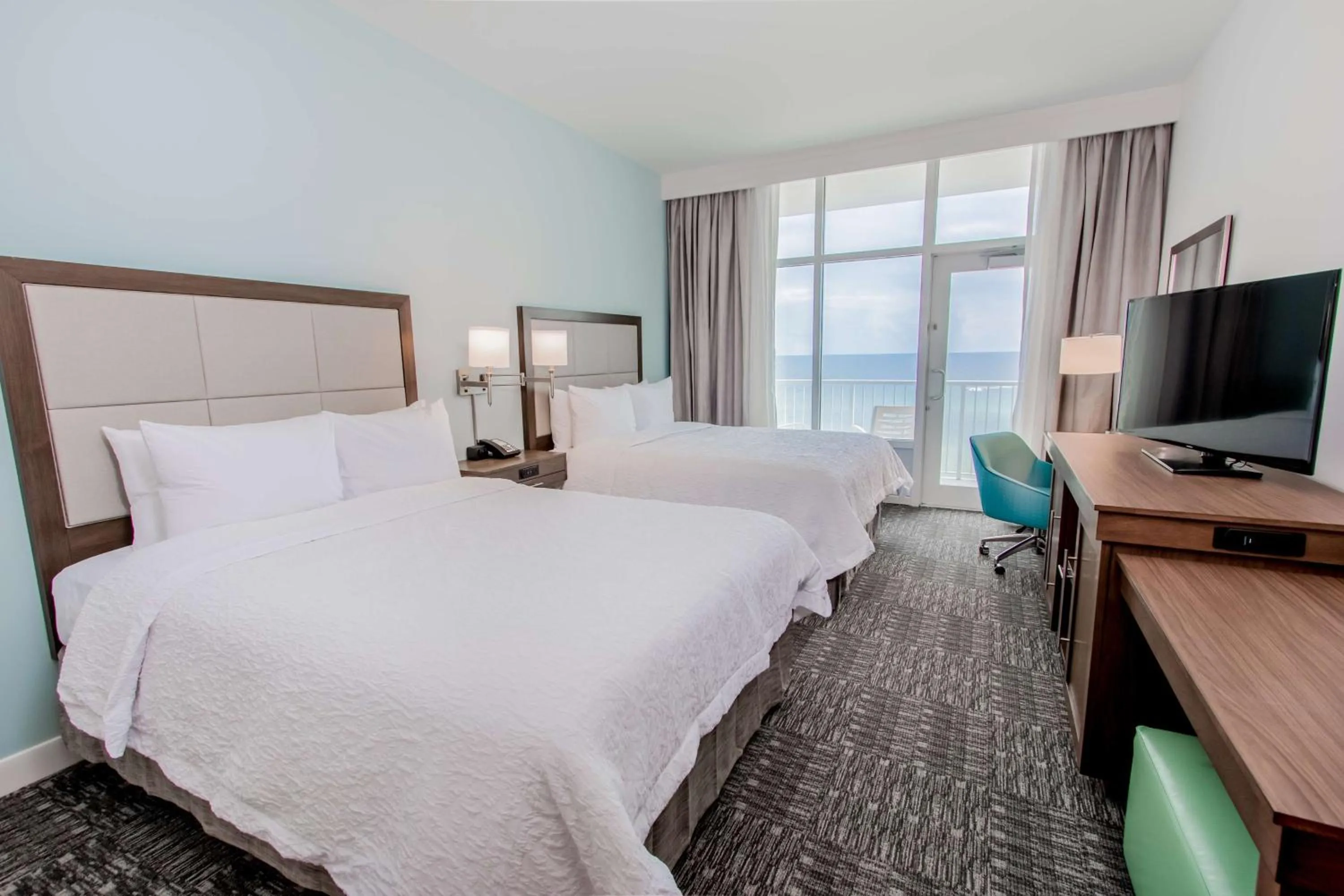 Bed in Hampton Inn & Suites Panama City Beach-Beachfront