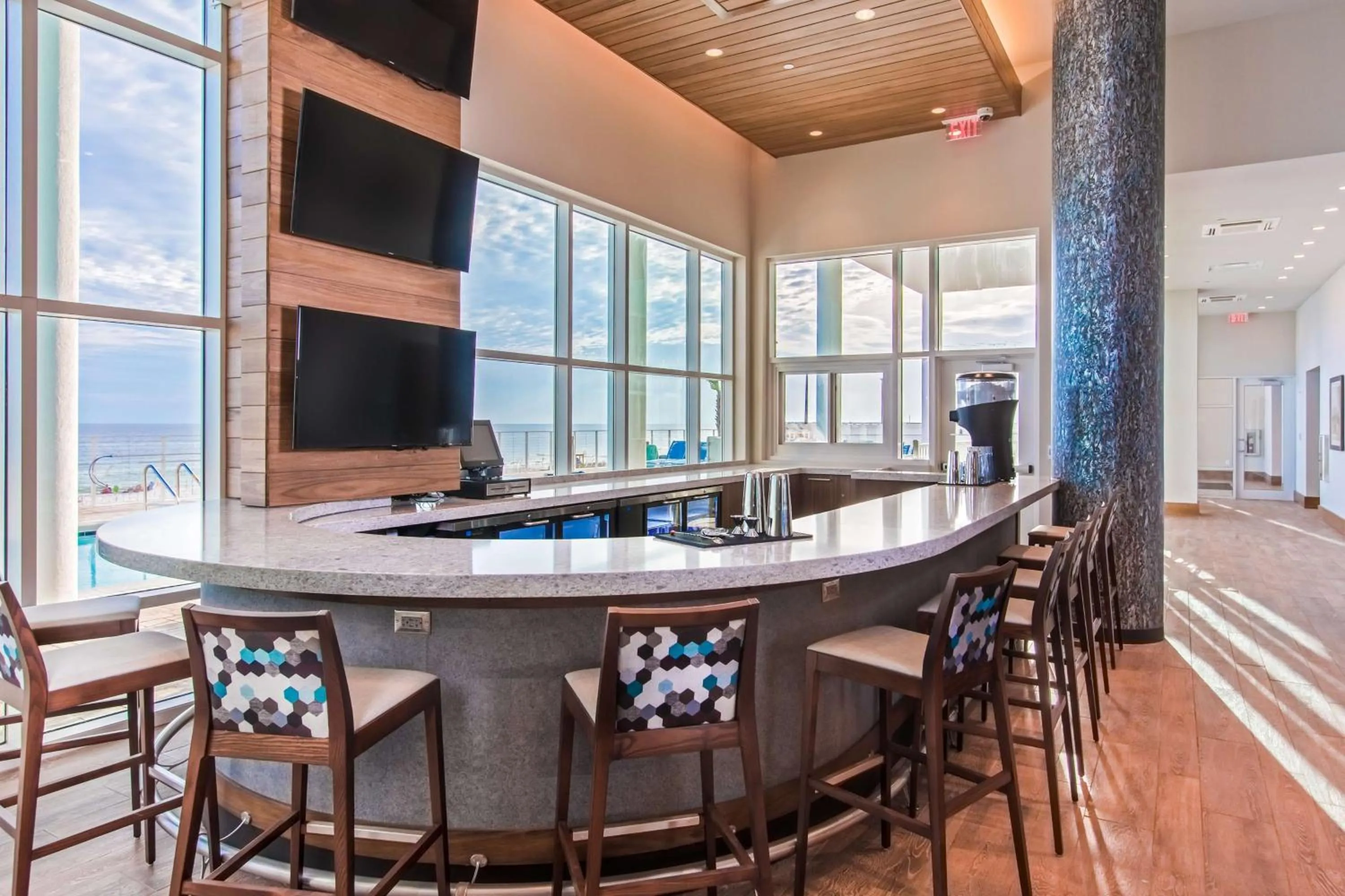 Lounge or bar in Hampton Inn & Suites Panama City Beach-Beachfront
