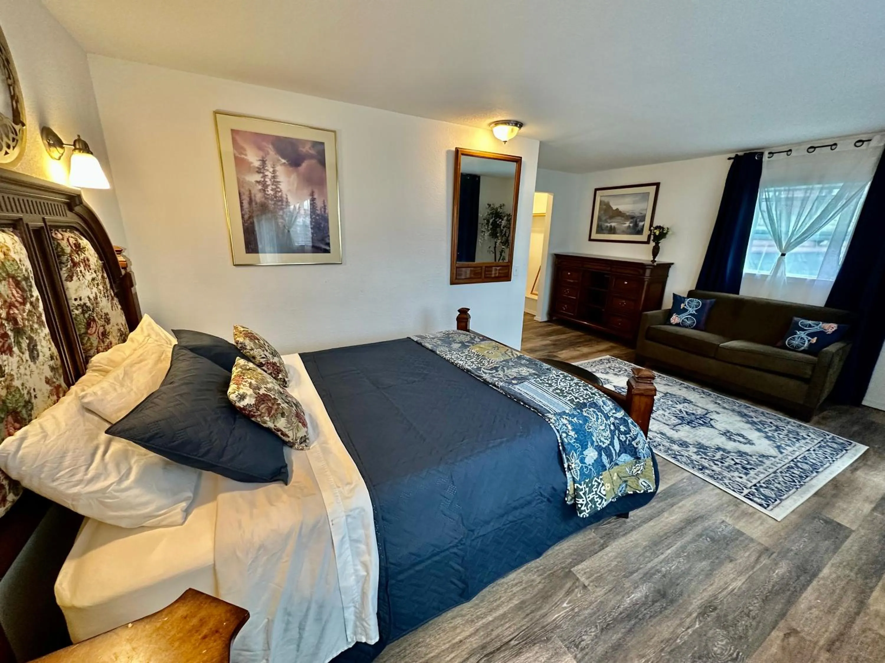 Bed in Alaska Angler's Inn