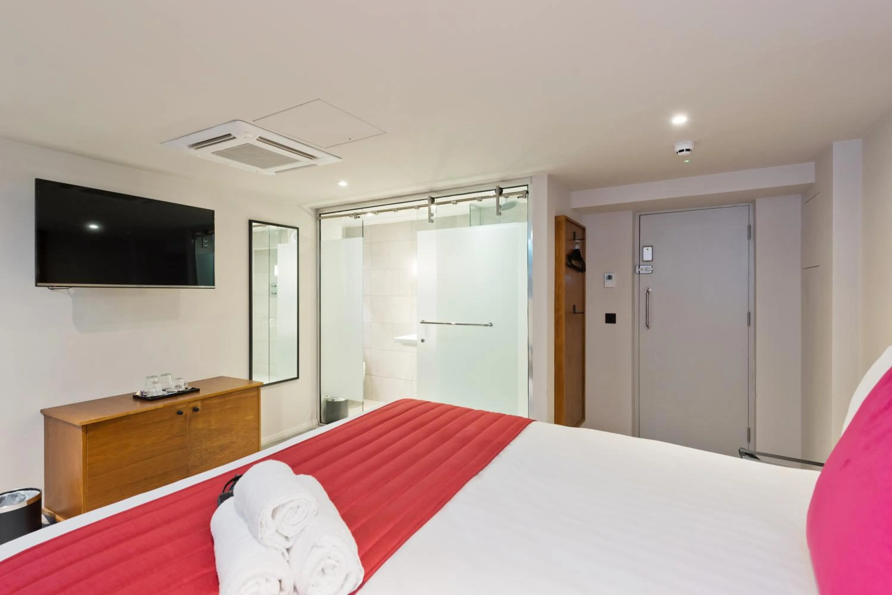 Communal lounge/ TV room in Templebar Rooms