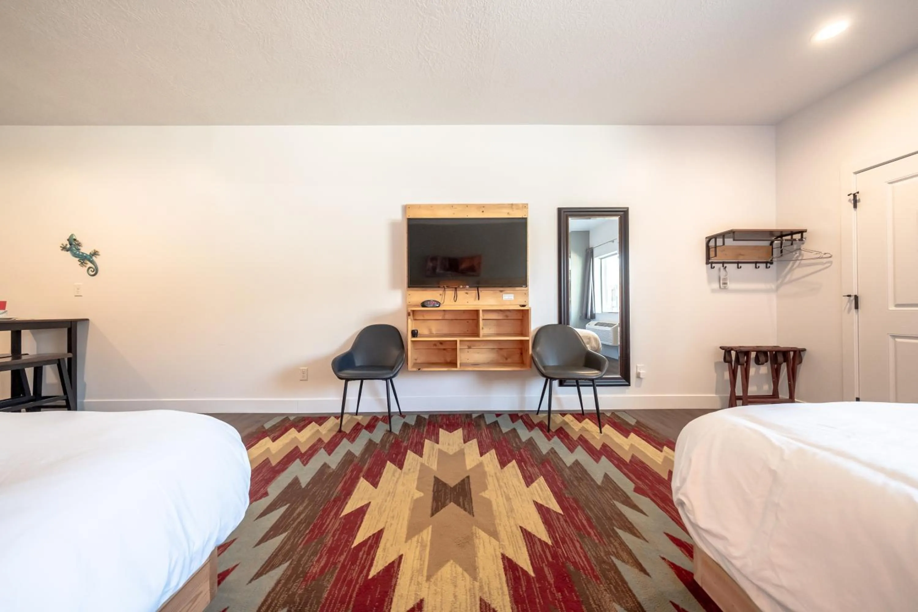 TV and multimedia, Bed in Kanab Suites