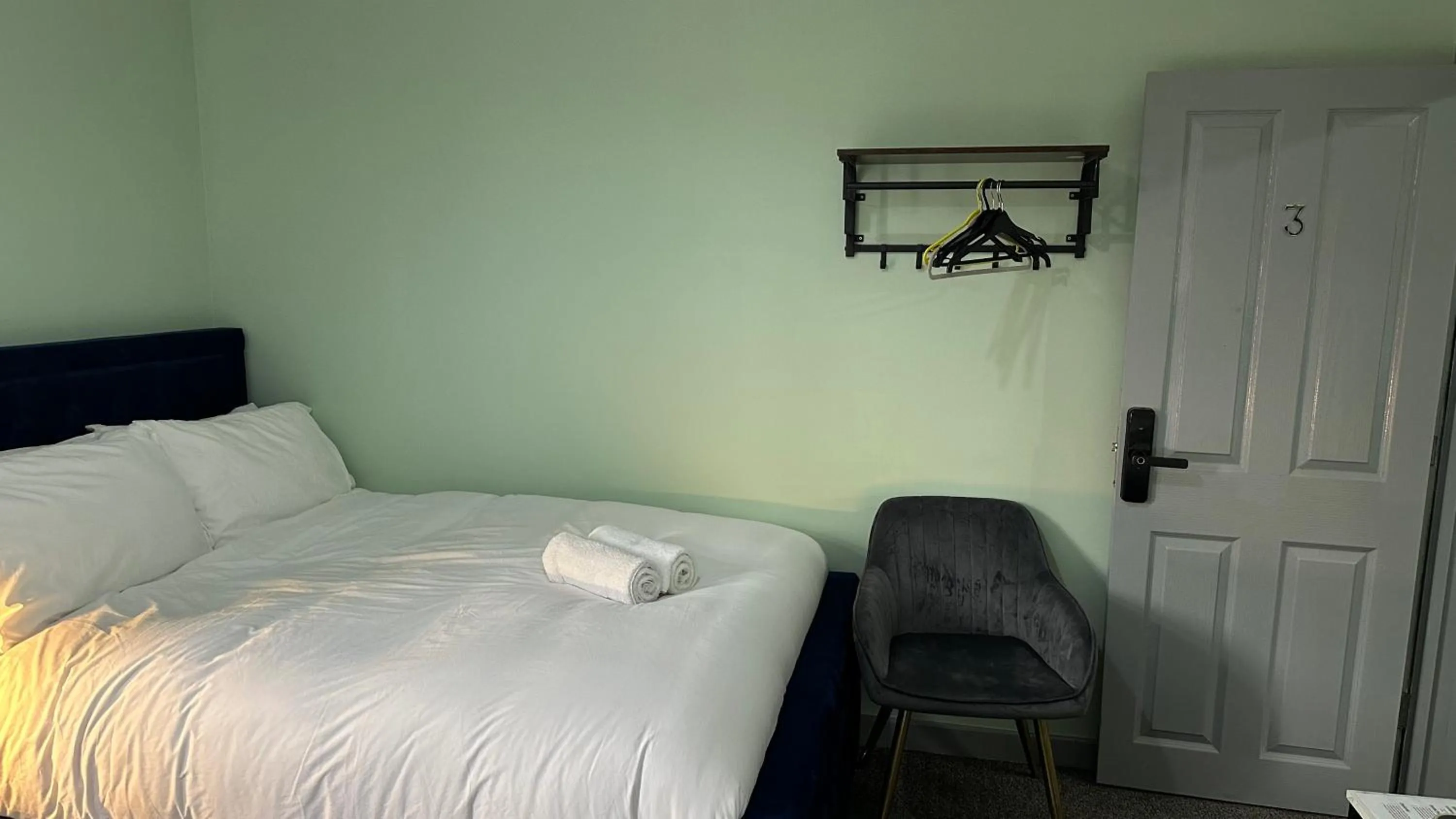 Bed in Homestay in Walsall