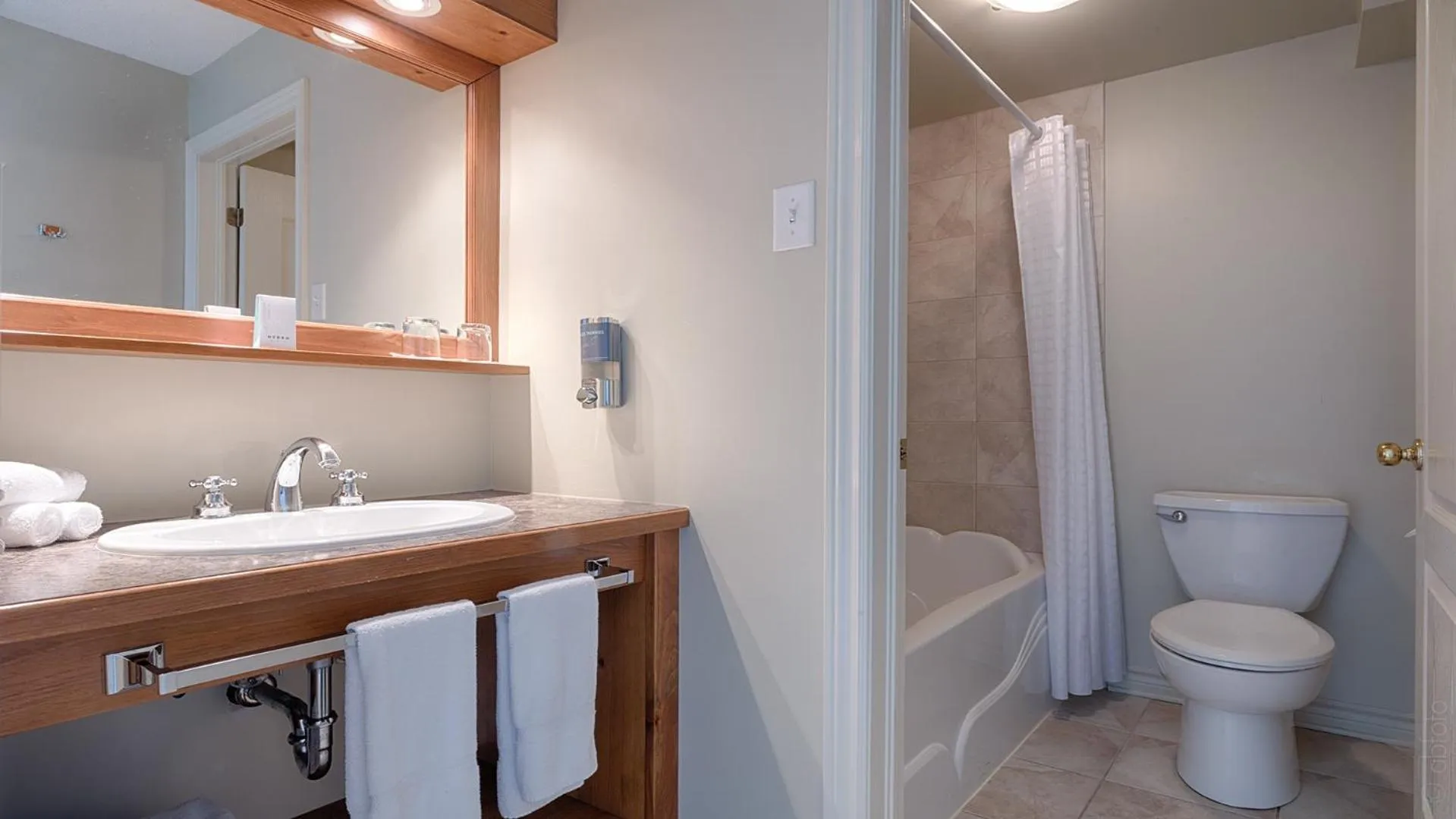 Bathroom in Auberge Handfield et Spa