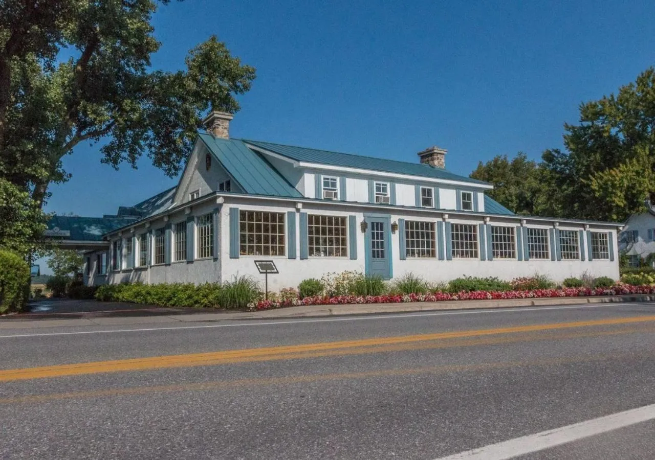 Property building in Auberge Handfield et Spa