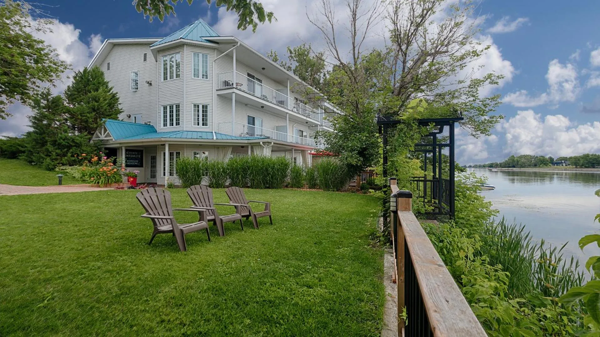 Garden in Auberge Handfield et Spa