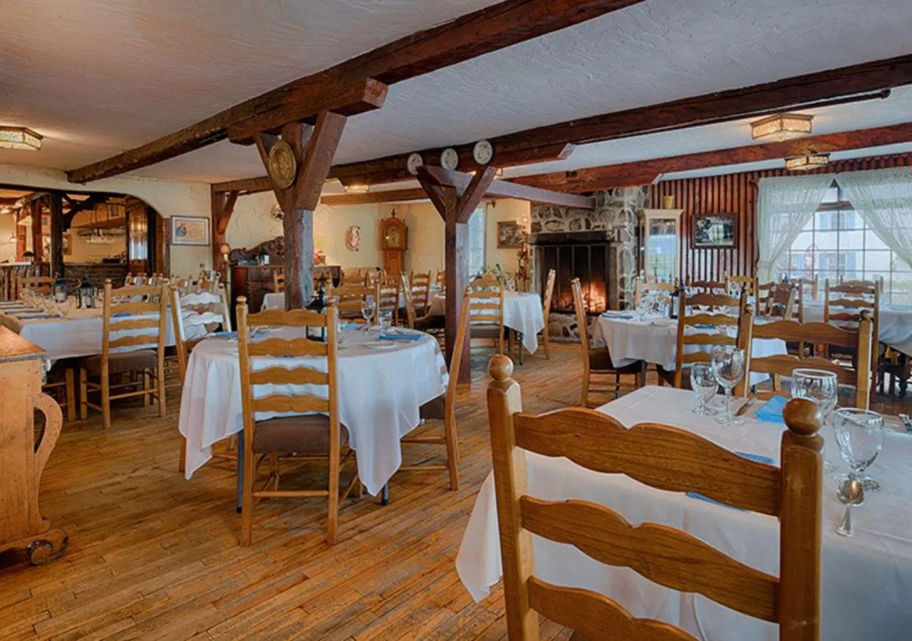 Restaurant/places to eat in Auberge Handfield et Spa