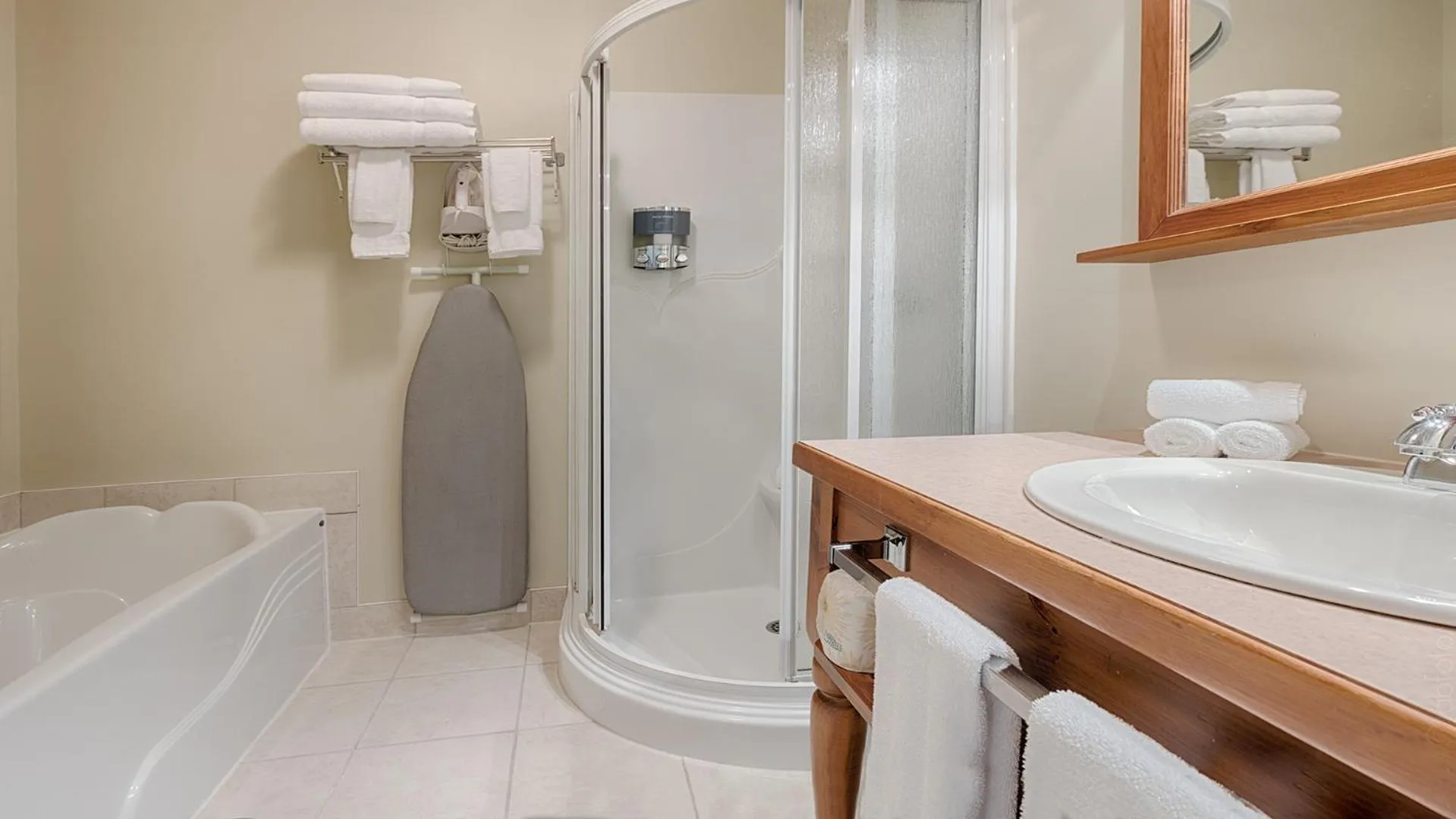 Shower in Auberge Handfield et Spa