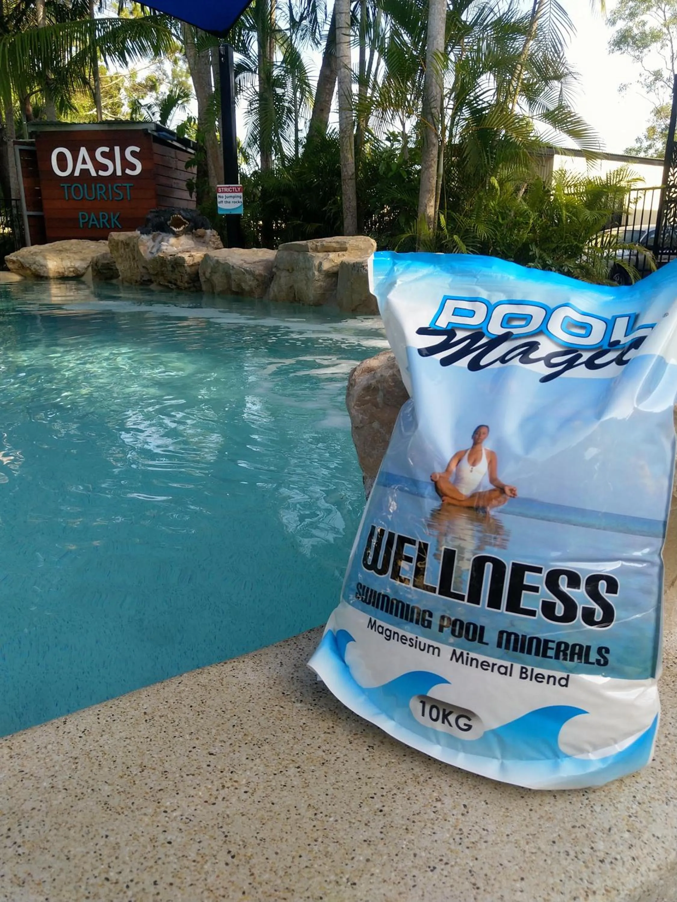 Swimming pool in Oasis Tourist Park