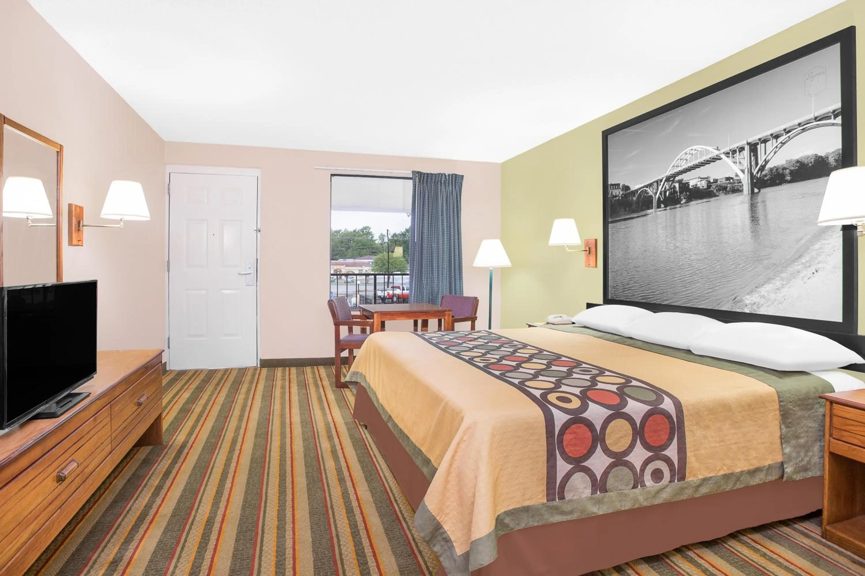 Bedroom, Bed in Super 8 by Wyndham Eufaula