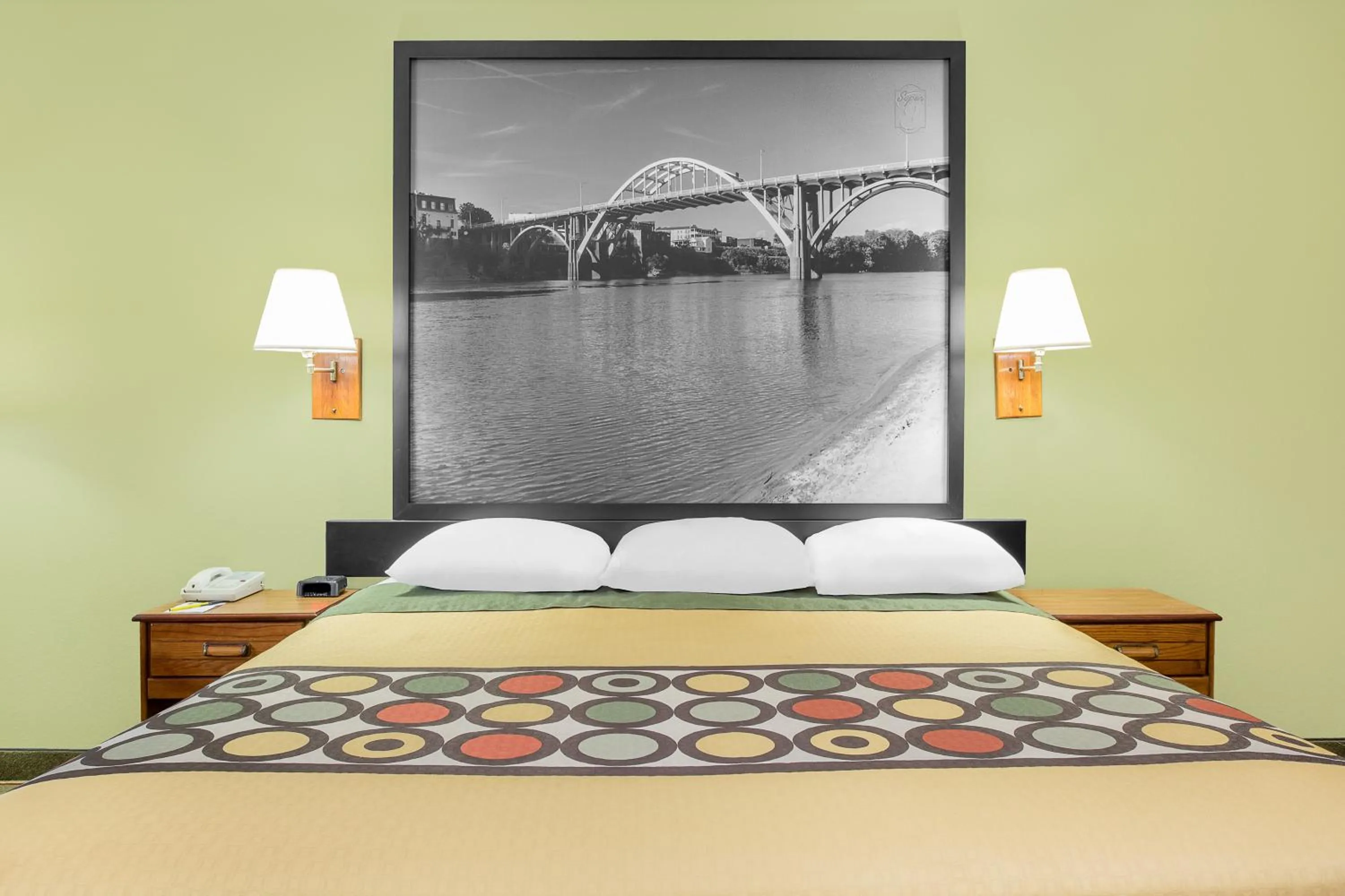 Bedroom, Bed in Super 8 by Wyndham Eufaula