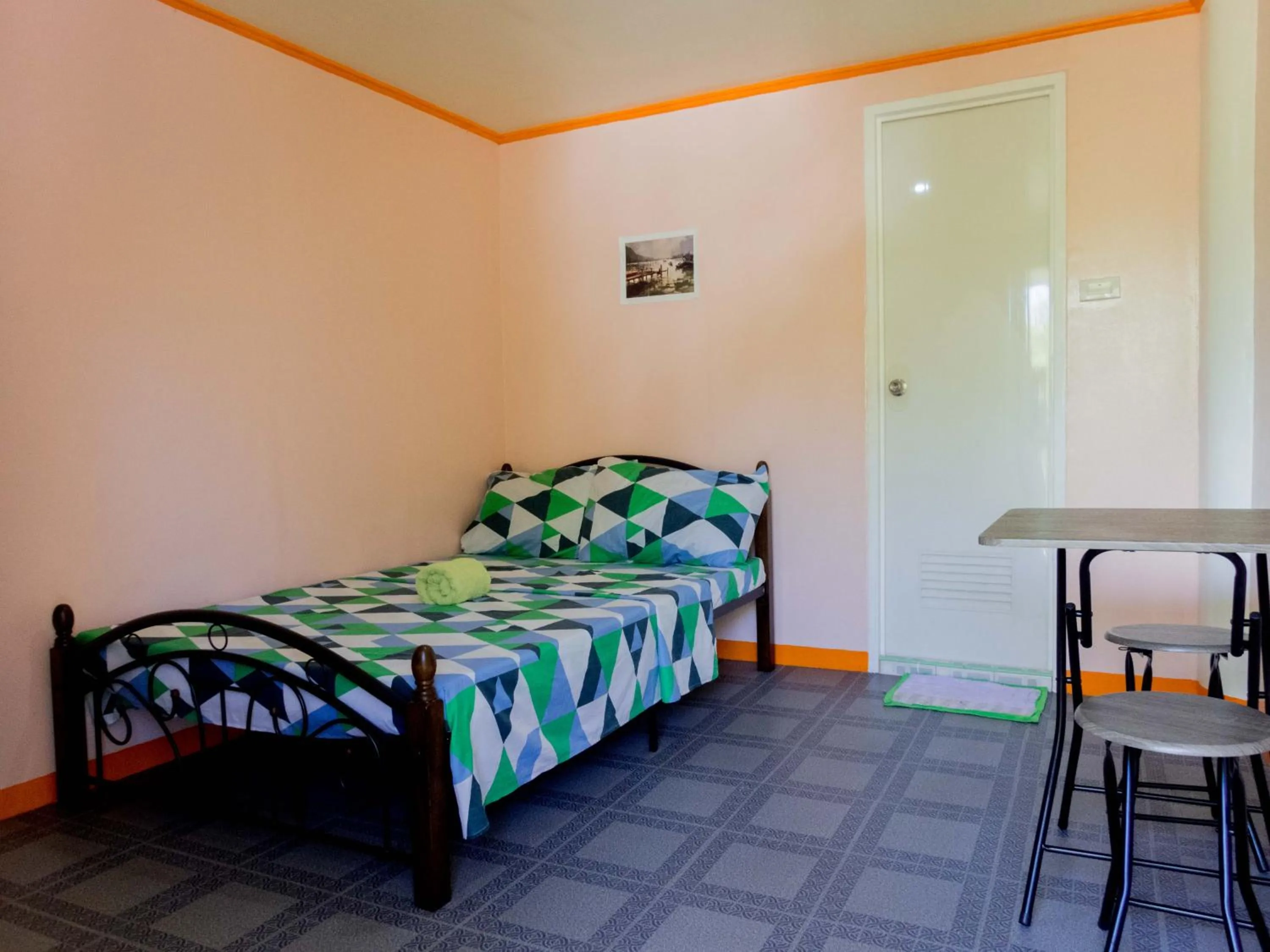 Bed in Alona J&J Tourist Inn