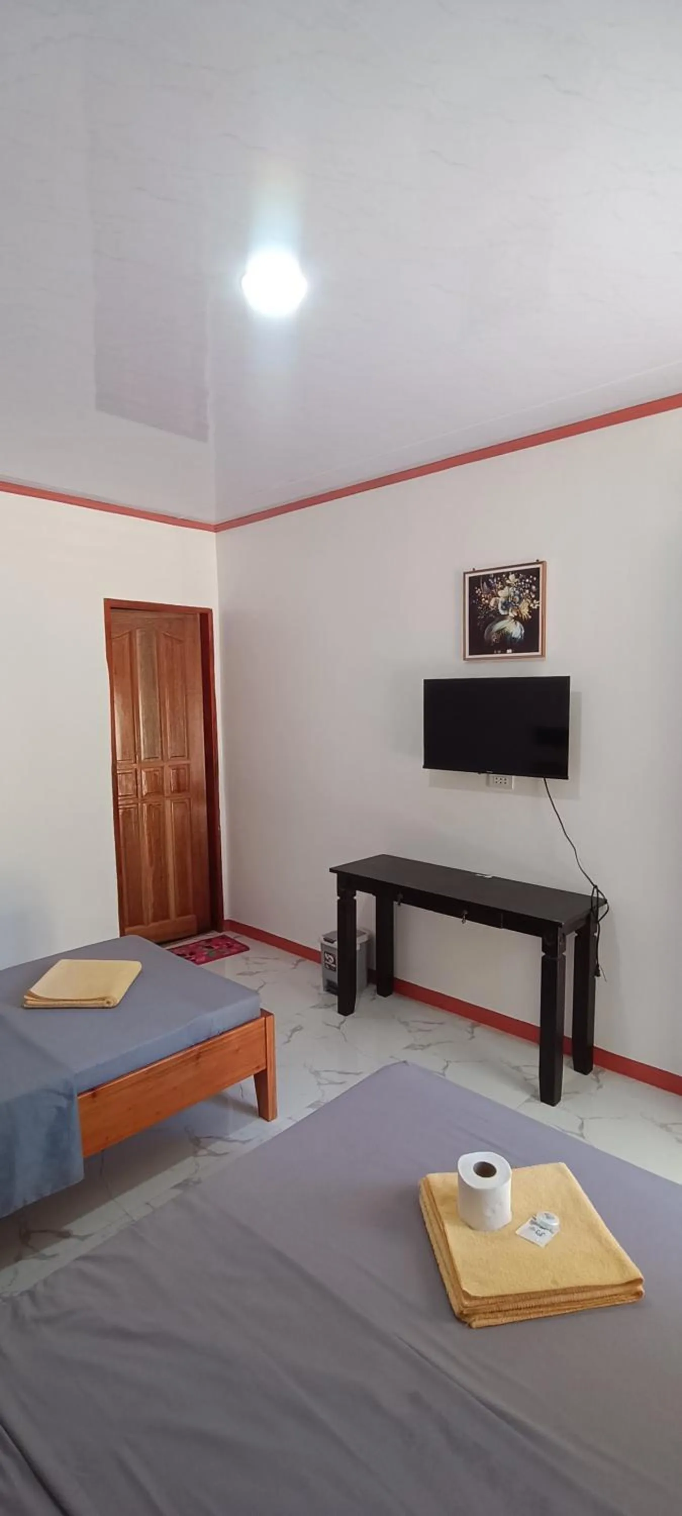 TV and multimedia, Bed in Alona J&J Tourist Inn